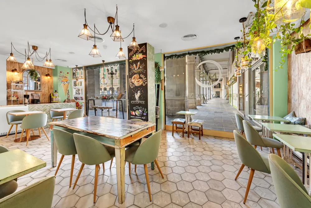 Café with Terrace in the Heart of Palma-1