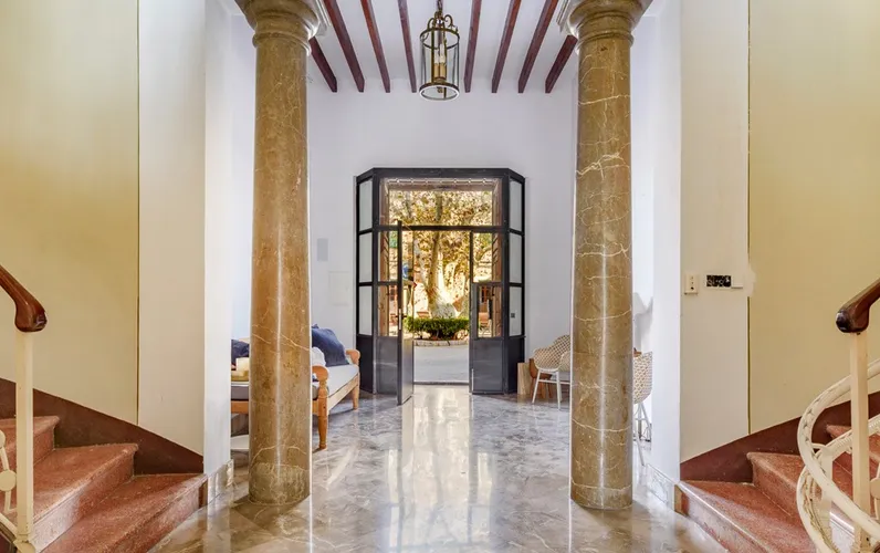 Uroczy apartament z ogrodem i basenem w Soller