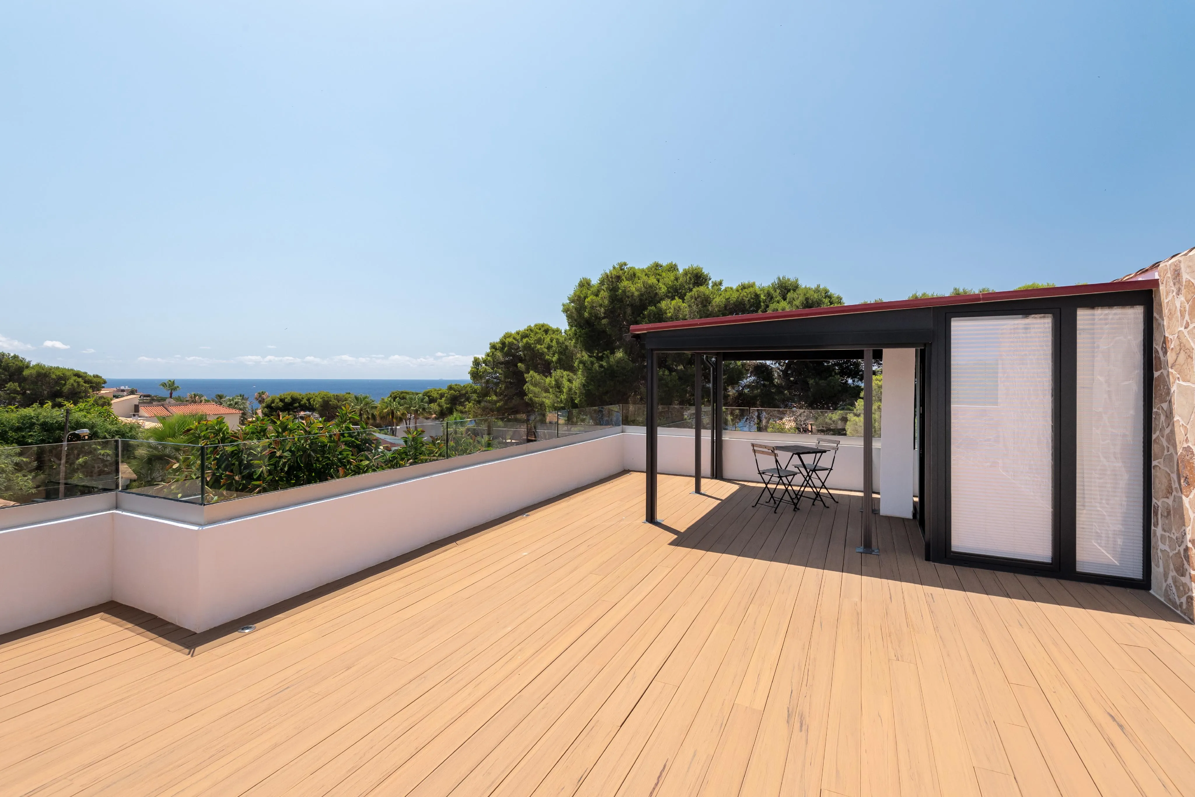 Renoveret penthouse med havudsigt-16