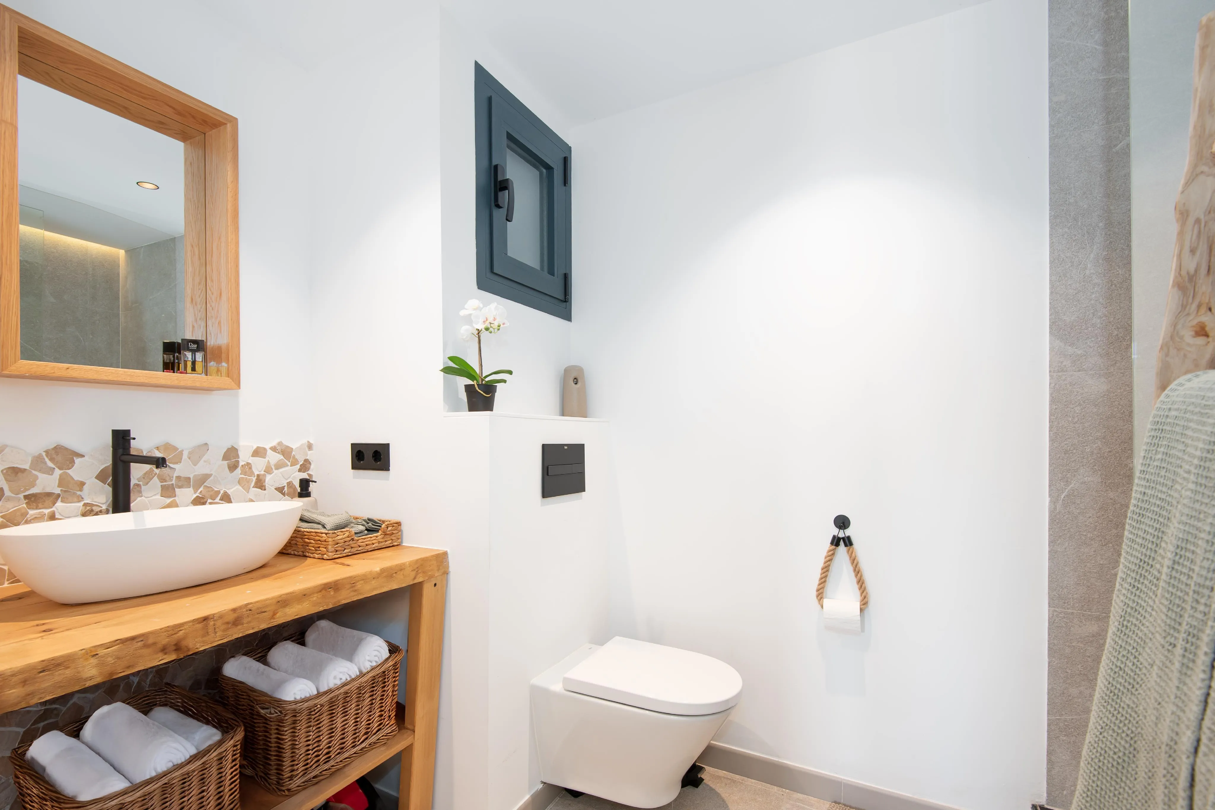 Renoveret penthouse med havudsigt-10