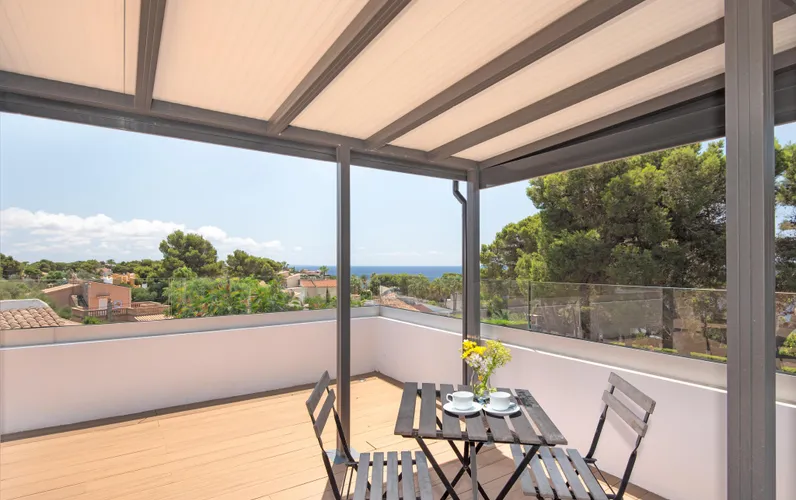 Renoveret penthouse med havudsigt