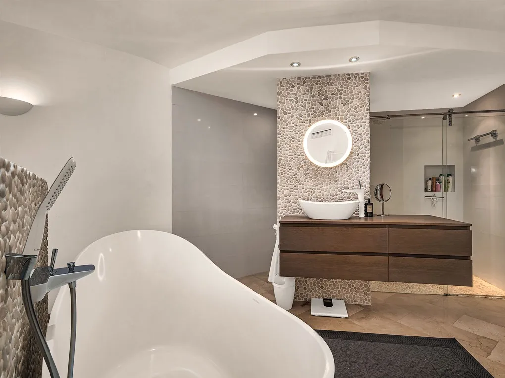 Elegant trädgårdslägenhet med hisnande havsutsikt i Bendinat-12