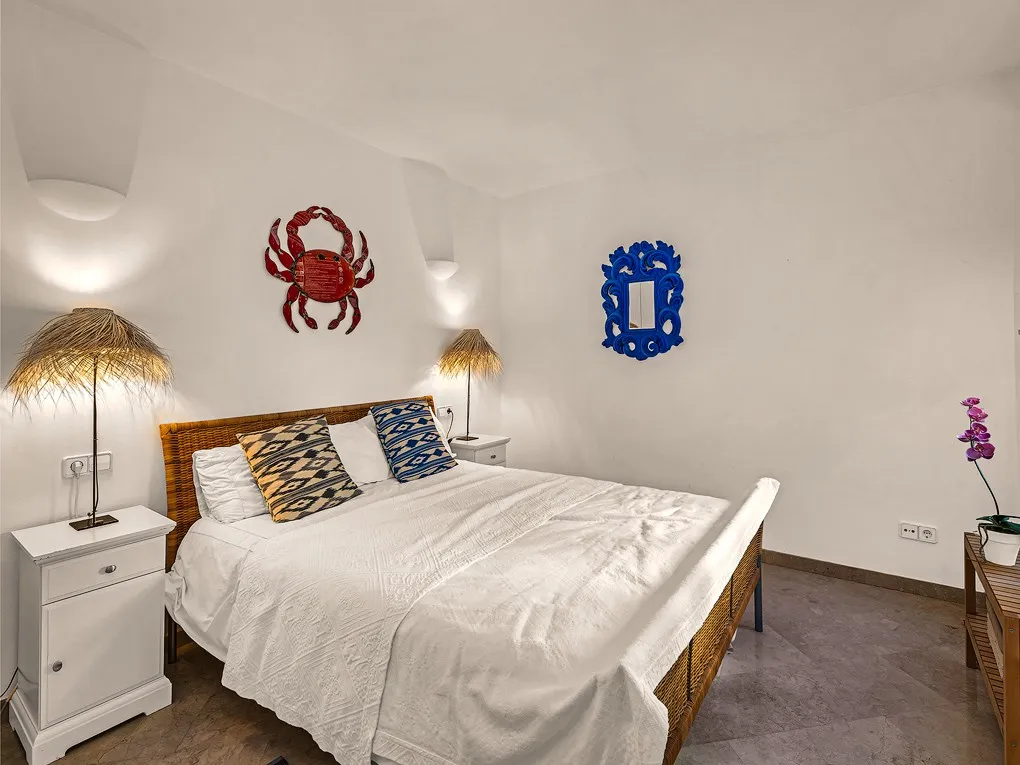 Elegant trädgårdslägenhet med hisnande havsutsikt i Bendinat-10