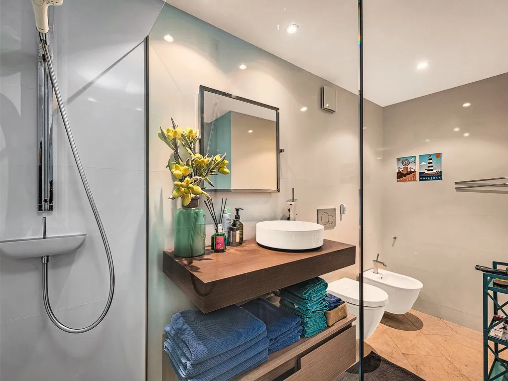 Elegant trädgårdslägenhet med hisnande havsutsikt i Bendinat-8