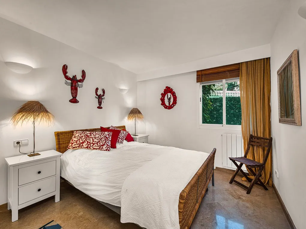 Elegant trädgårdslägenhet med hisnande havsutsikt i Bendinat-7