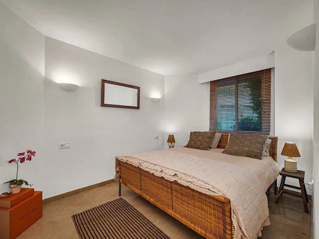 Elegant trädgårdslägenhet med hisnande havsutsikt i Bendinat-9