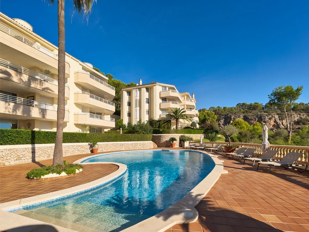 Elegant trädgårdslägenhet med hisnande havsutsikt i Bendinat-13