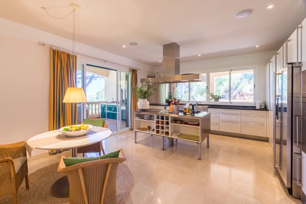 Lujosa villa con fantásticas vistas al mar-11