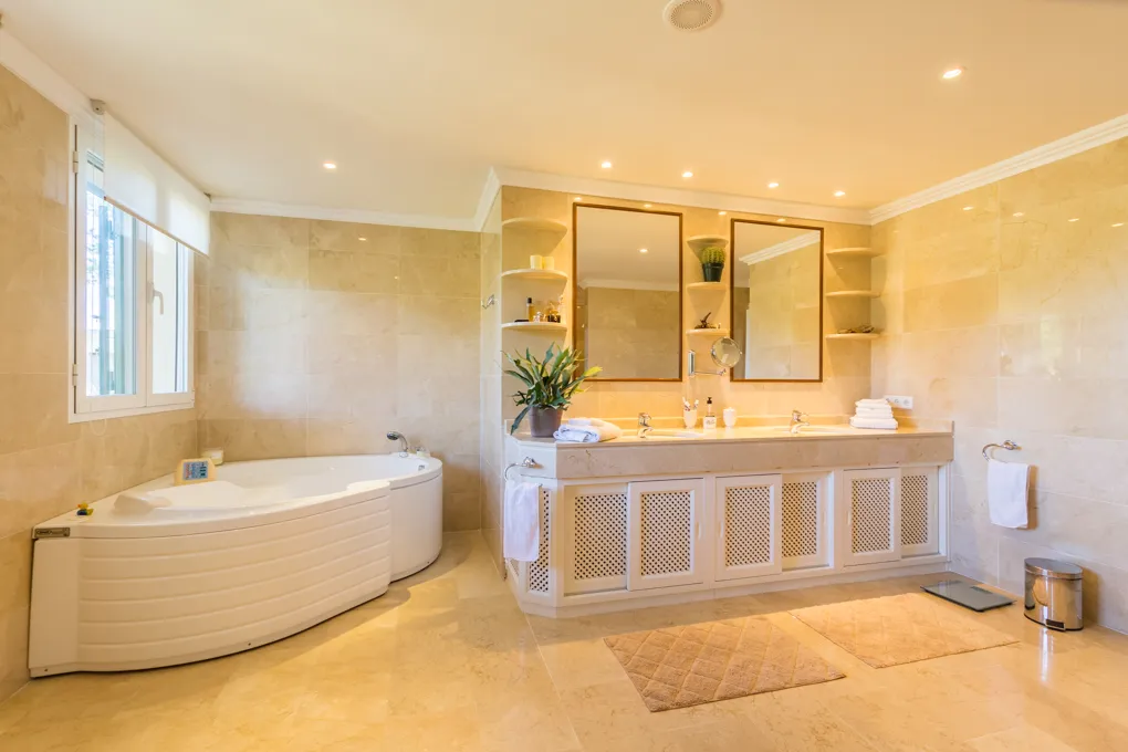 Lujosa villa con fantásticas vistas al mar-13