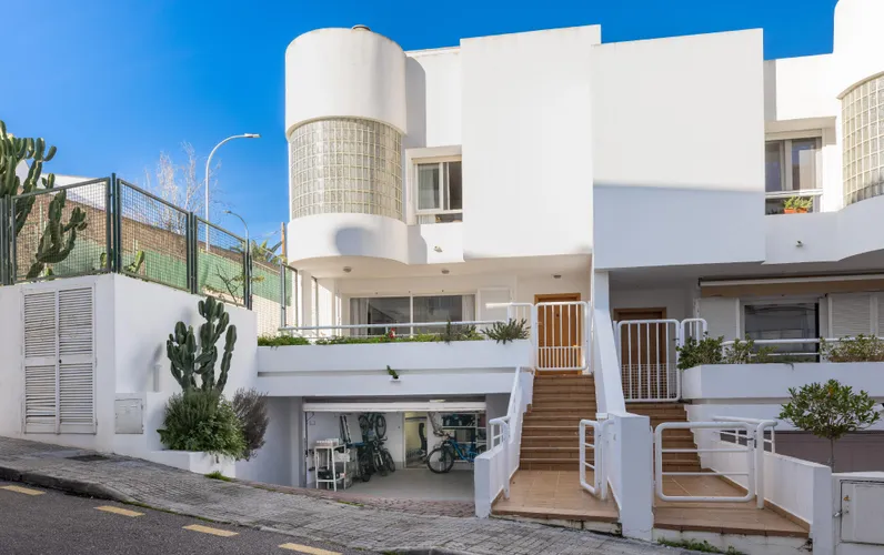 Elegant rækkehus med rummelige terrasser i Son Espanyolet