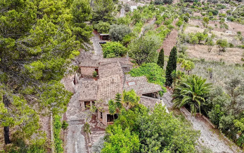 Finca para reformar en zona tranquila con mucho terreno