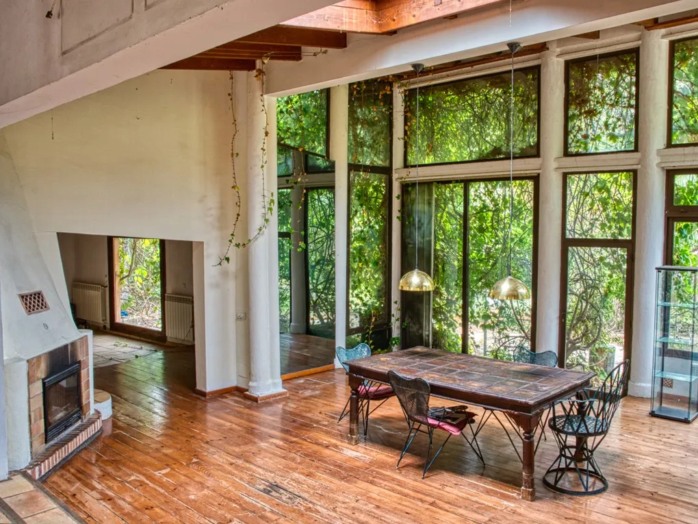 Finca wymagająca remontu w spokojnej okolicy z dużą ilością ziemi-6