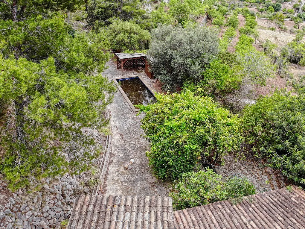 Finca para reformar en zona tranquila con mucho terreno-10