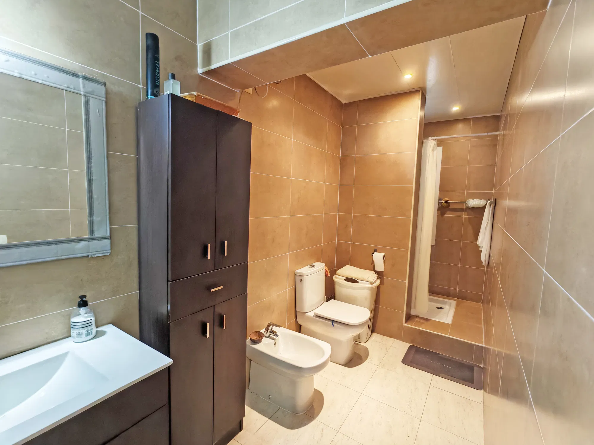 Apartment in a quiet community with pool & parking-8