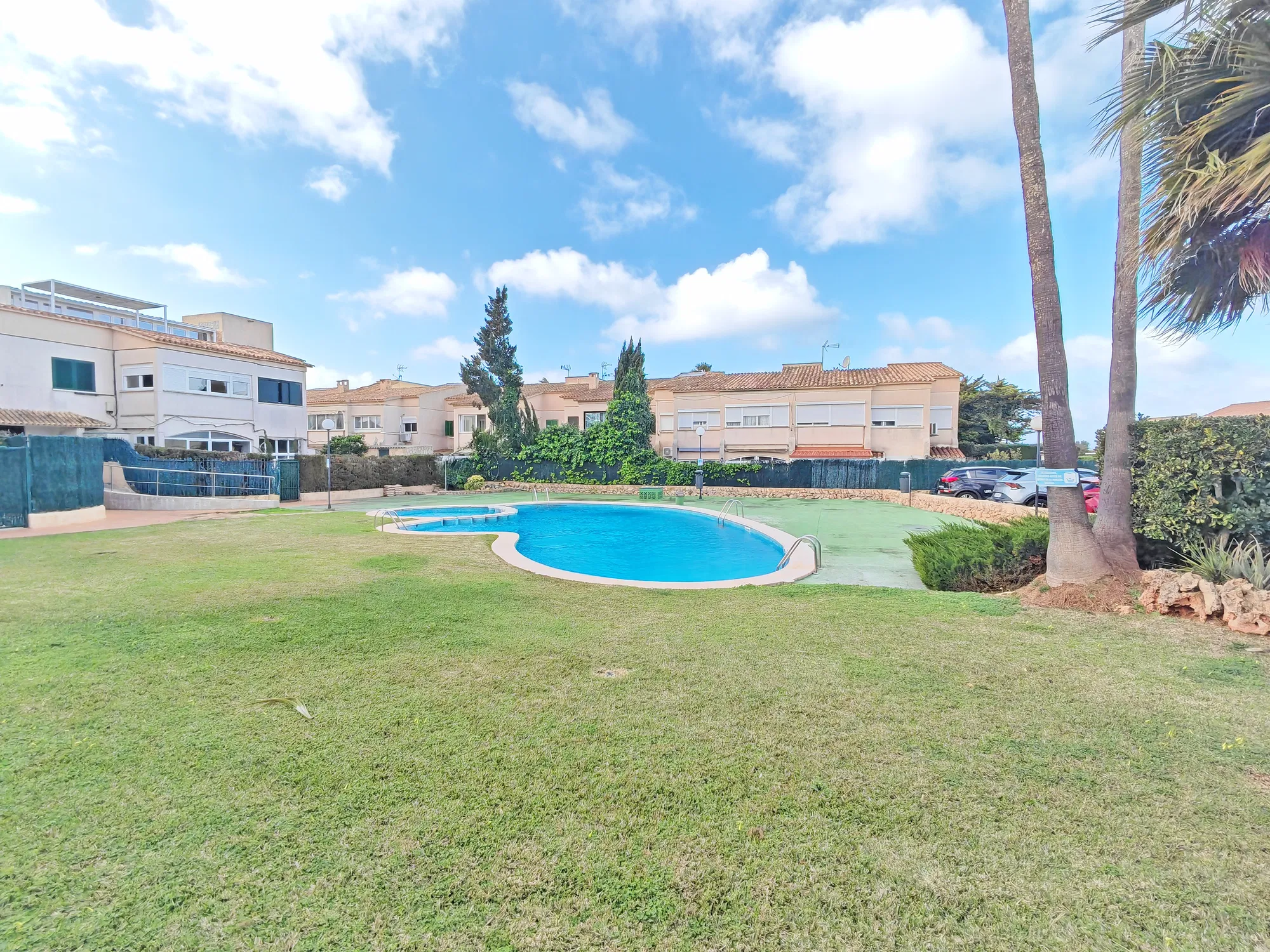 Apartment in a quiet community with pool & parking-2