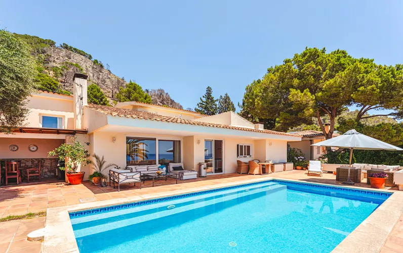 Villa with feel-good ambience and stunning sea views