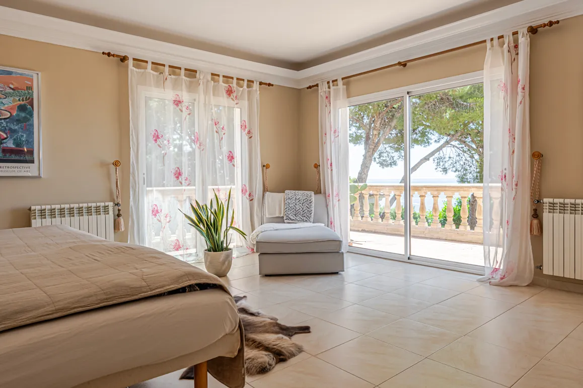 Villa with feel-good ambience and stunning sea views-10