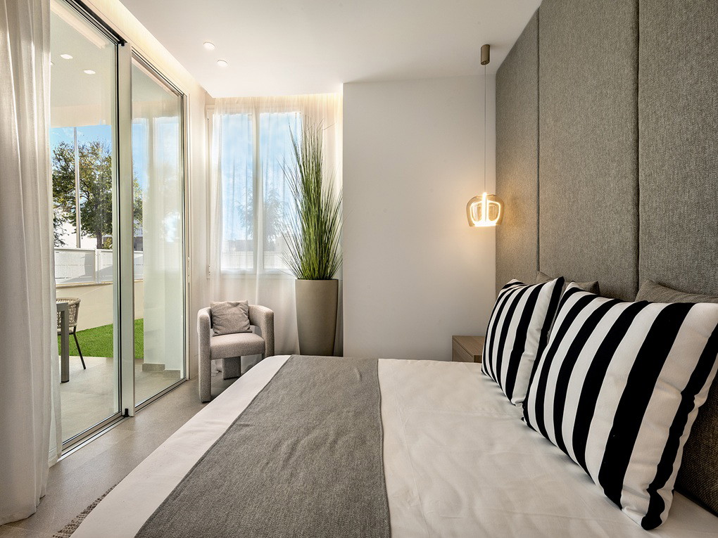 Planta baja de nueva construcción con jardín, mini-piscina y parking cerca de la playa en Ciudad Jardín-8