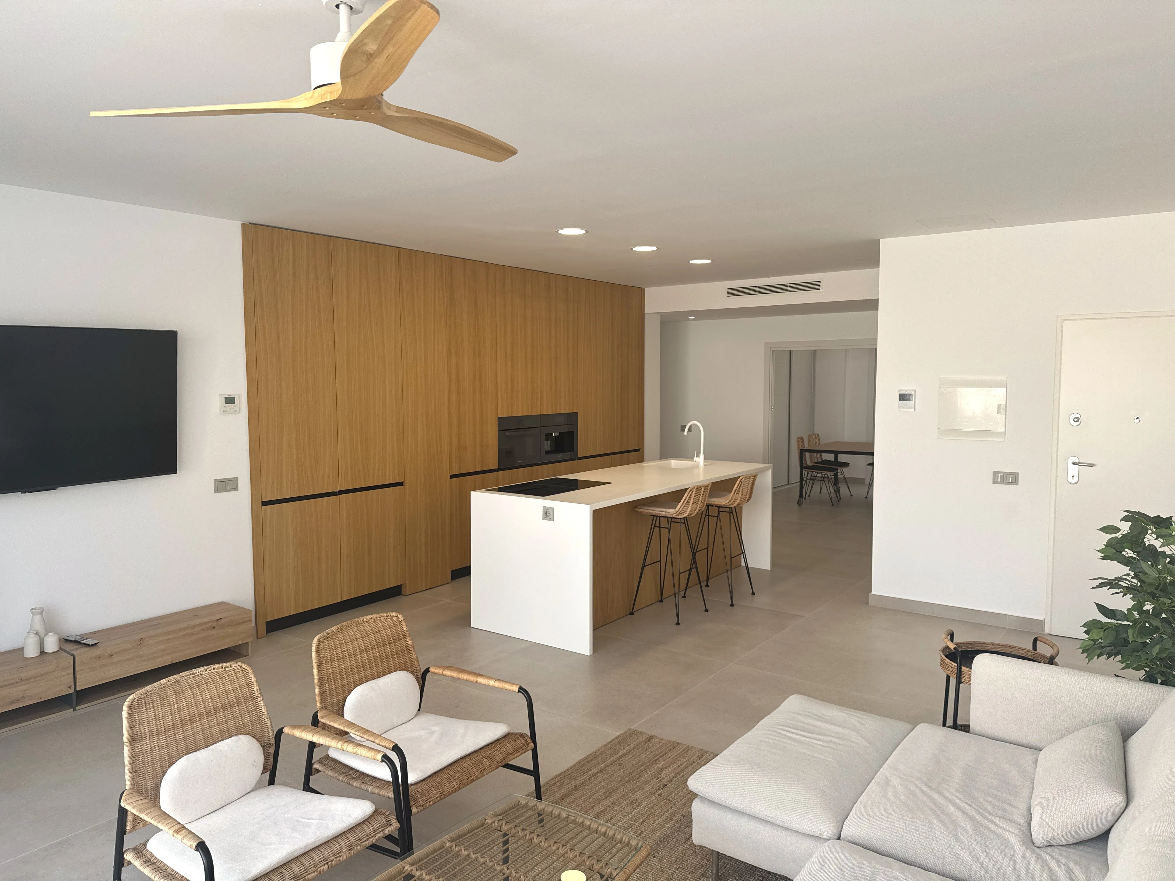 Moderne Wohnung mit Pool und zwei Terrassen-1