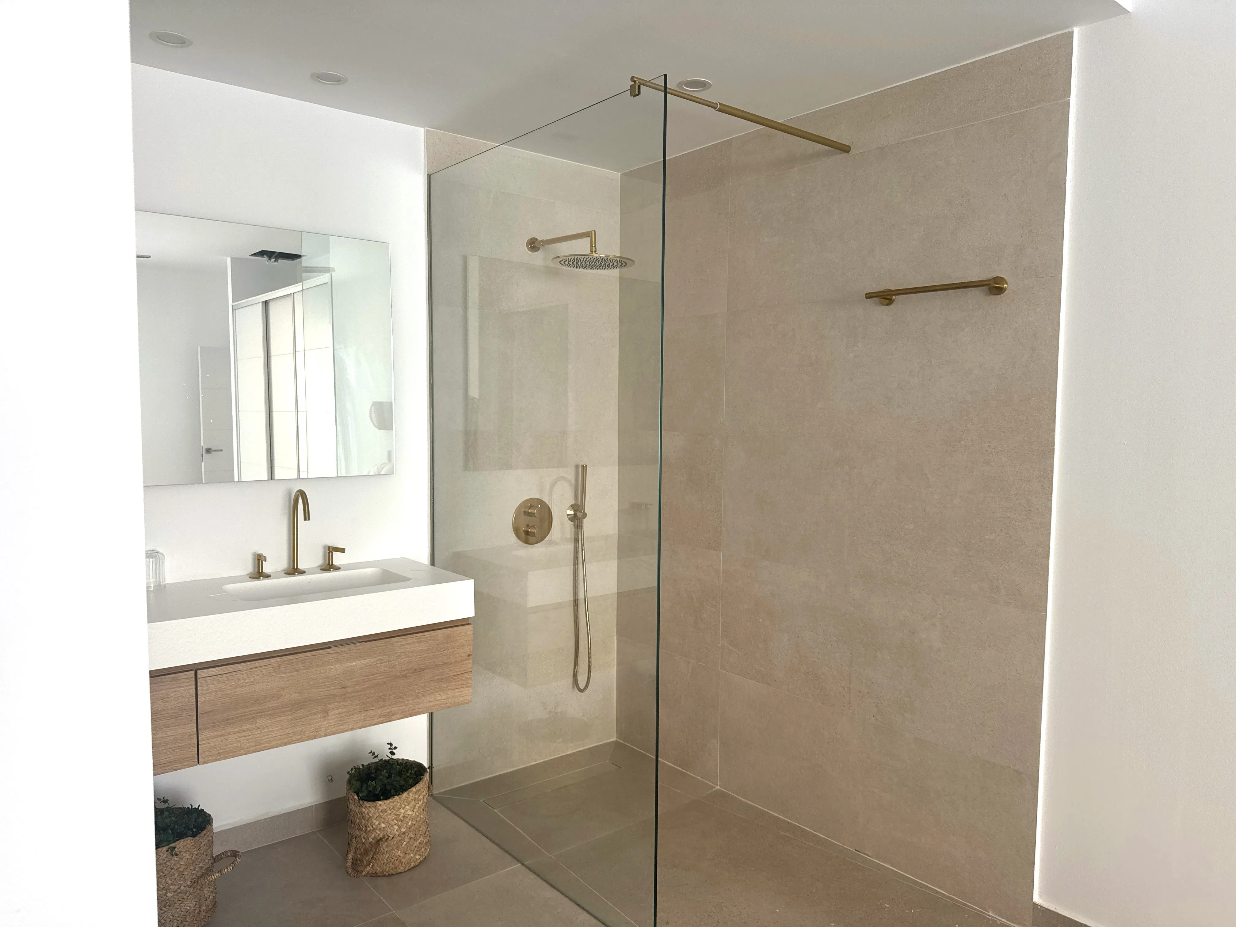 Moderne Wohnung mit Pool und zwei Terrassen-6