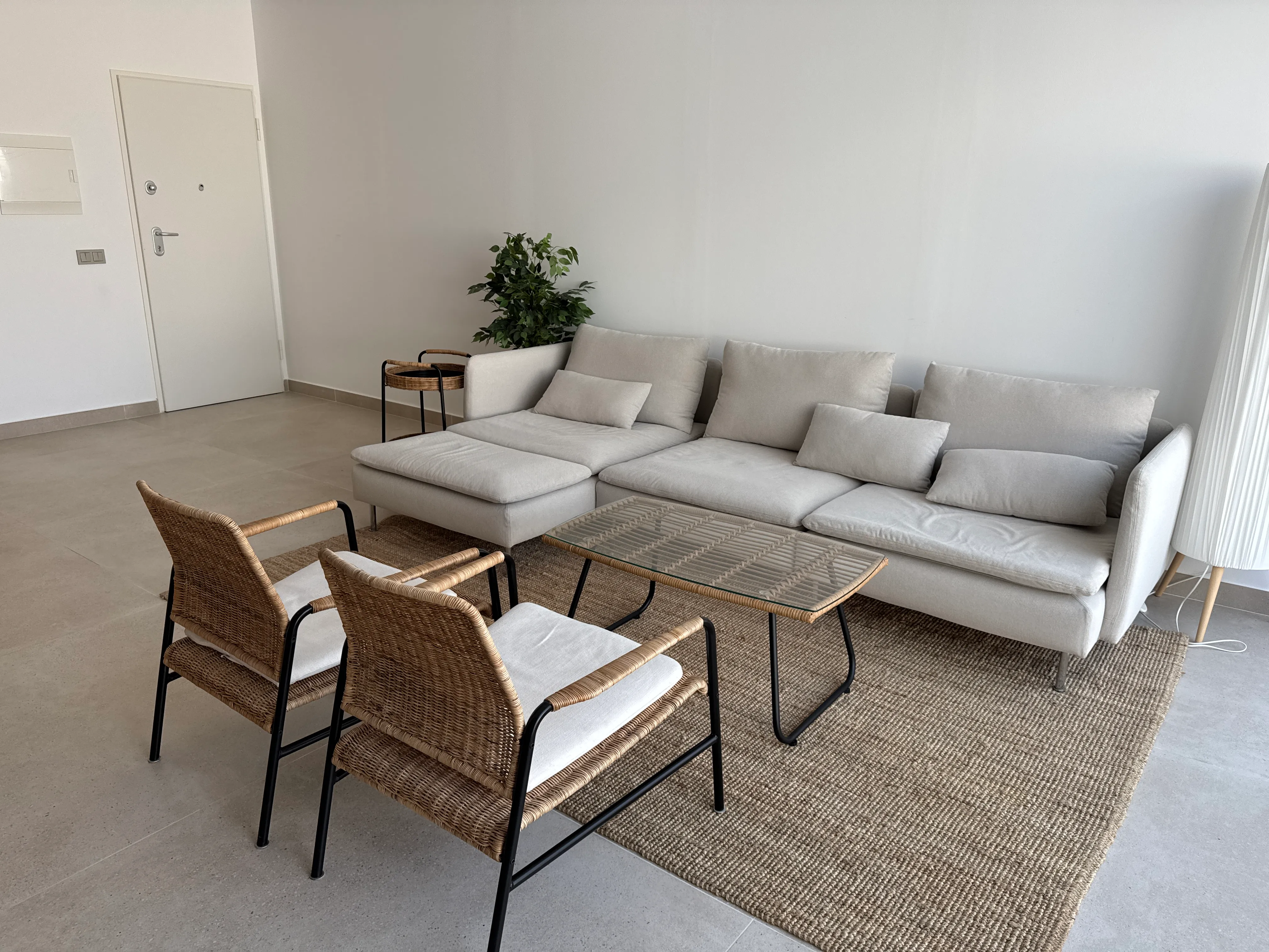 Moderne Wohnung mit Pool und zwei Terrassen-2