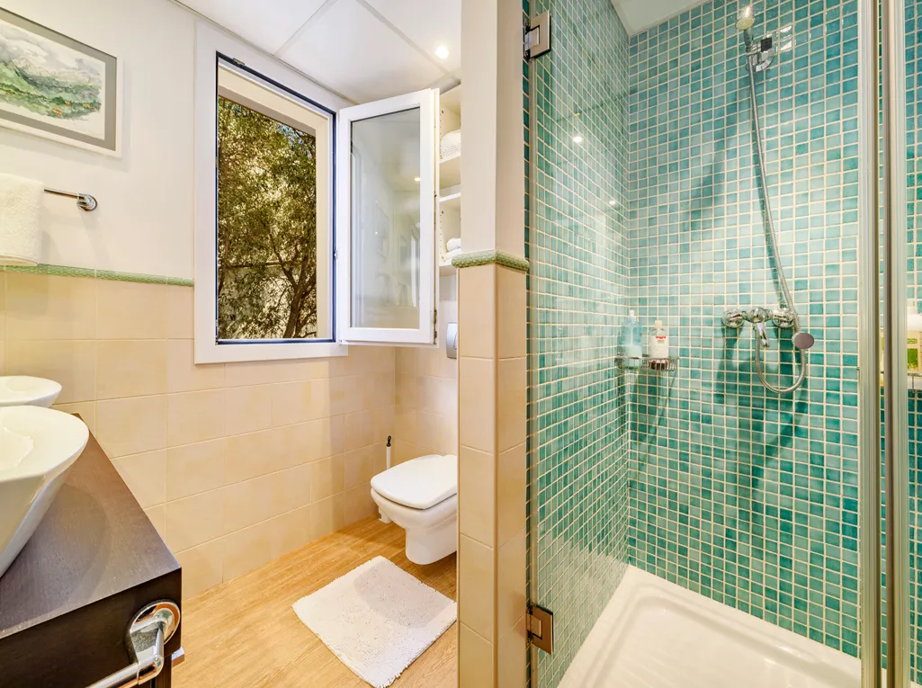 Spektakularna willa z basenem i widokiem na port-18