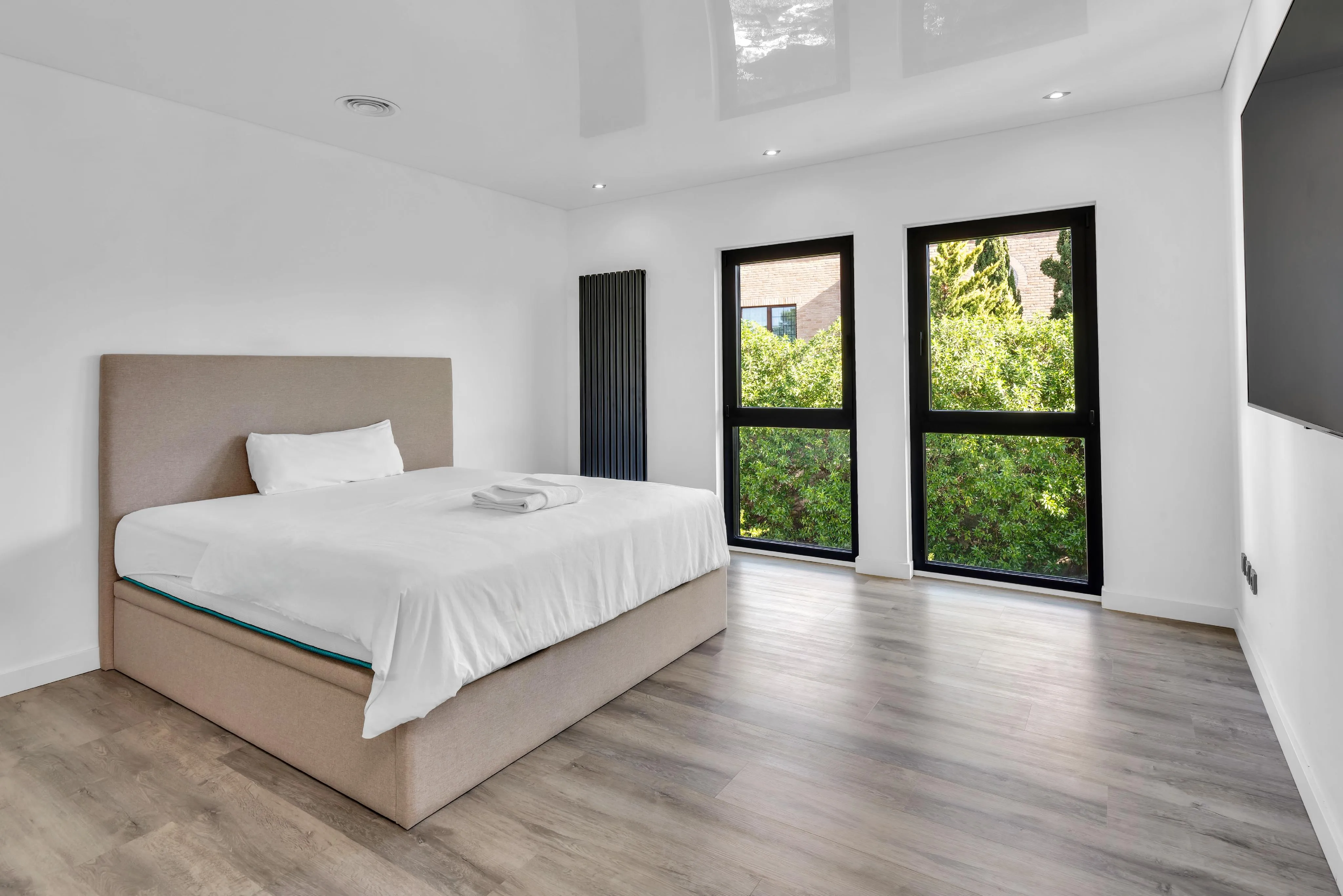 Vila moderna a Santa Ponsa amb ampli jardí, piscina i total privacitat-12