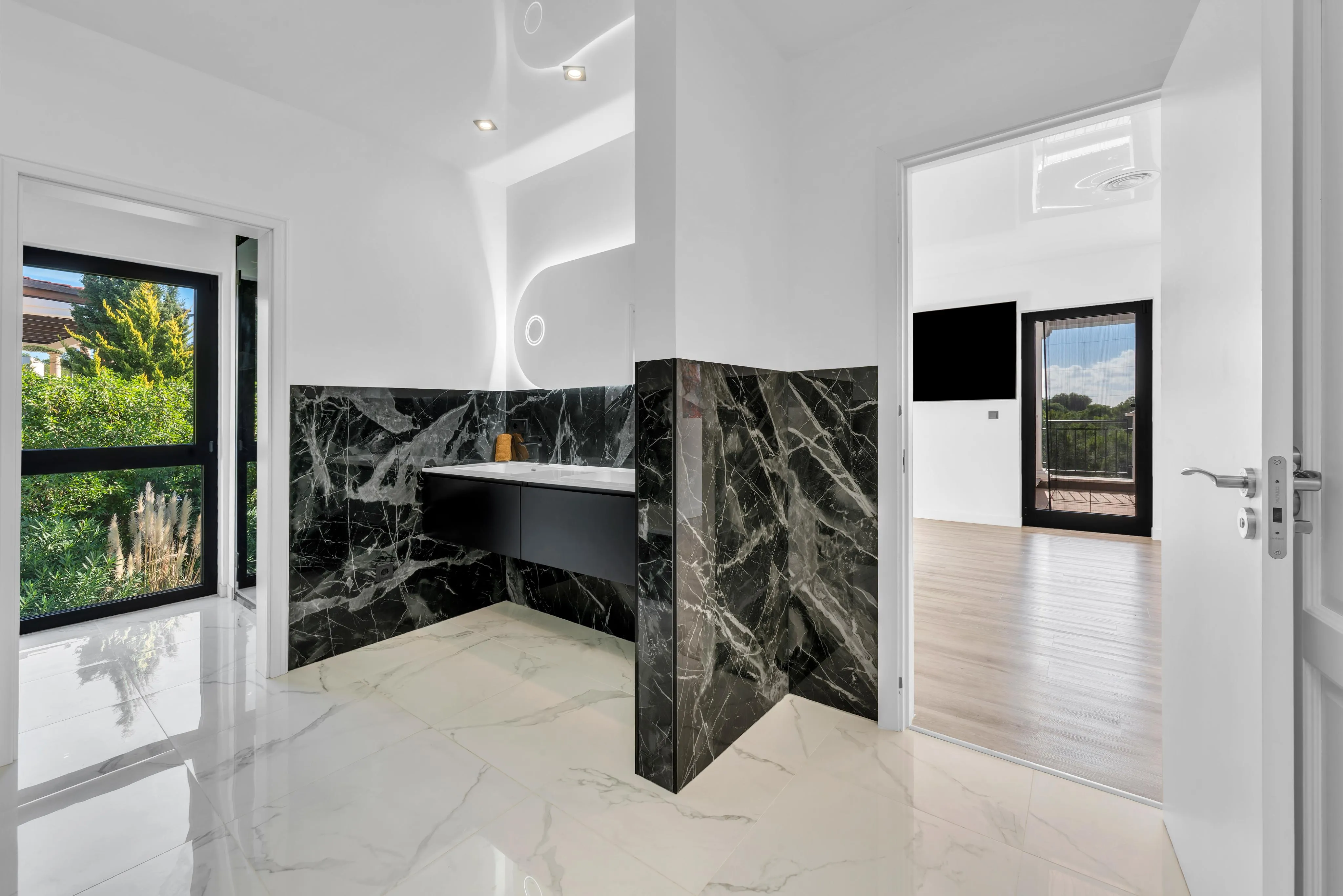 Vila moderna a Santa Ponsa amb ampli jardí, piscina i total privacitat-11