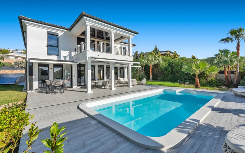 Moderne villa in Santa Ponsa met grote tuin, zwembad en absolute privacy