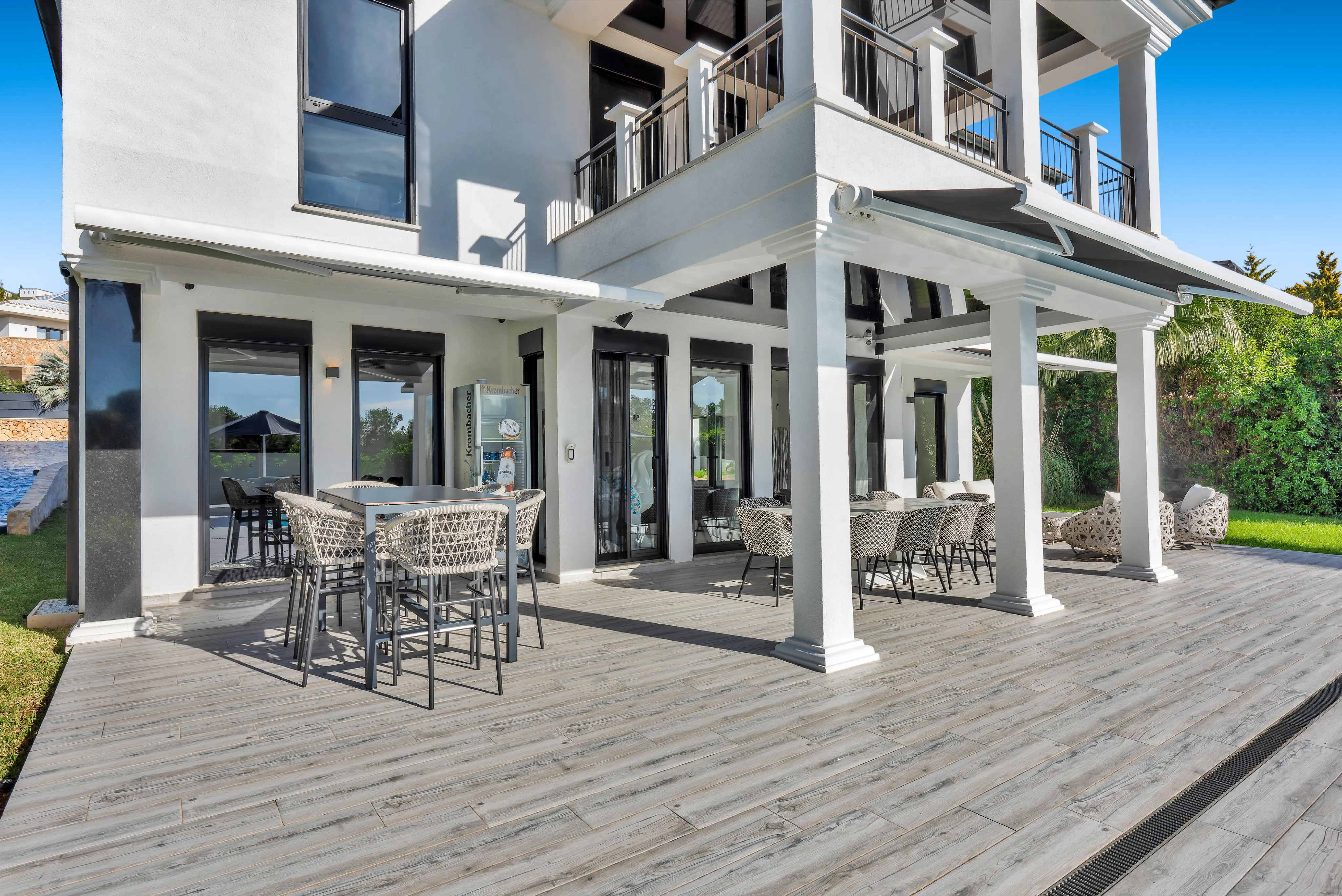 Vila moderna a Santa Ponsa amb ampli jardí, piscina i total privacitat-16