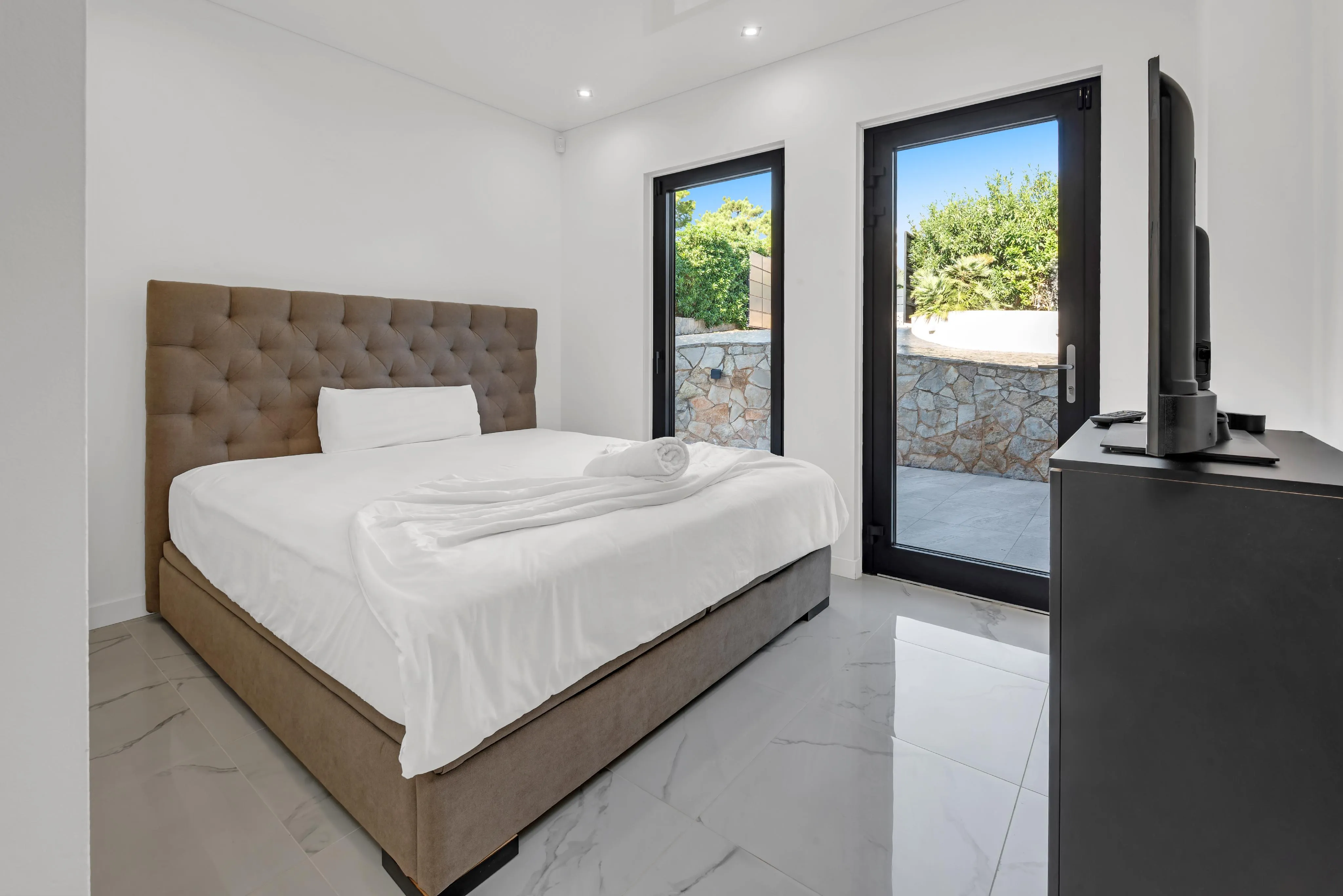 Villa moderna en Santa Ponsa con amplio jardín, piscina y total privacidad-14