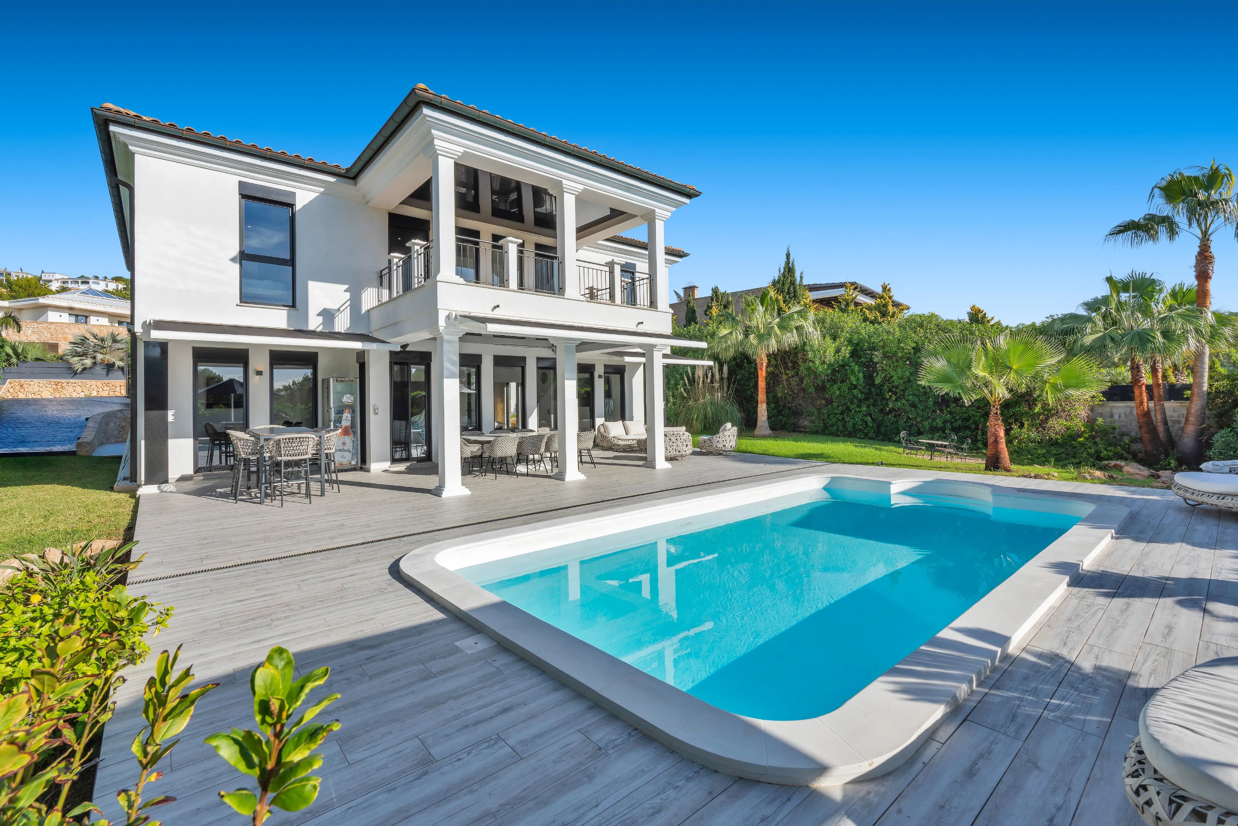 Villa moderna en Santa Ponsa con amplio jardín, piscina y total privacidad-1