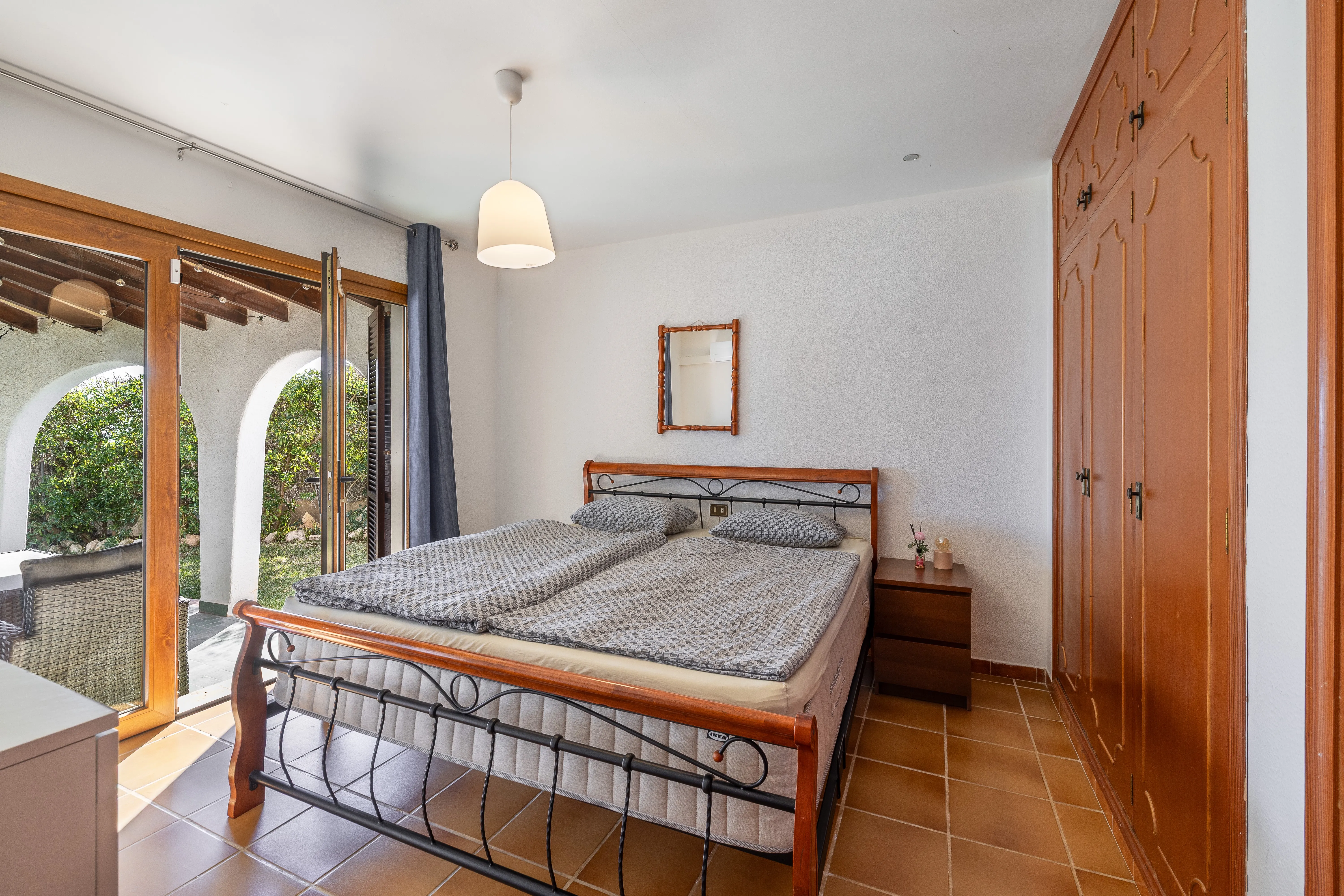 Villa i frontlinjen i Cala Pi med stort potentiale-9