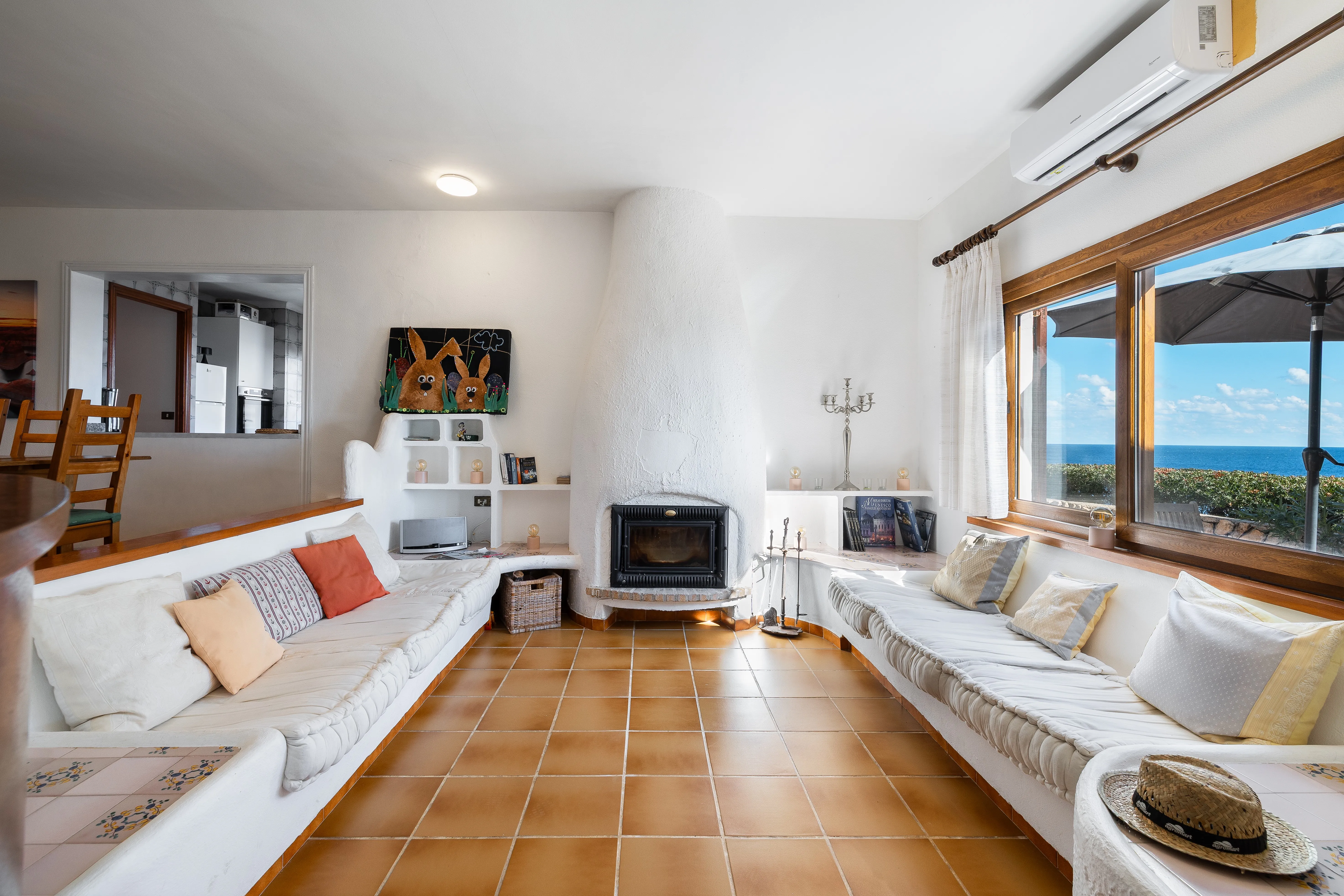 Villa i frontlinjen i Cala Pi med stort potentiale-3