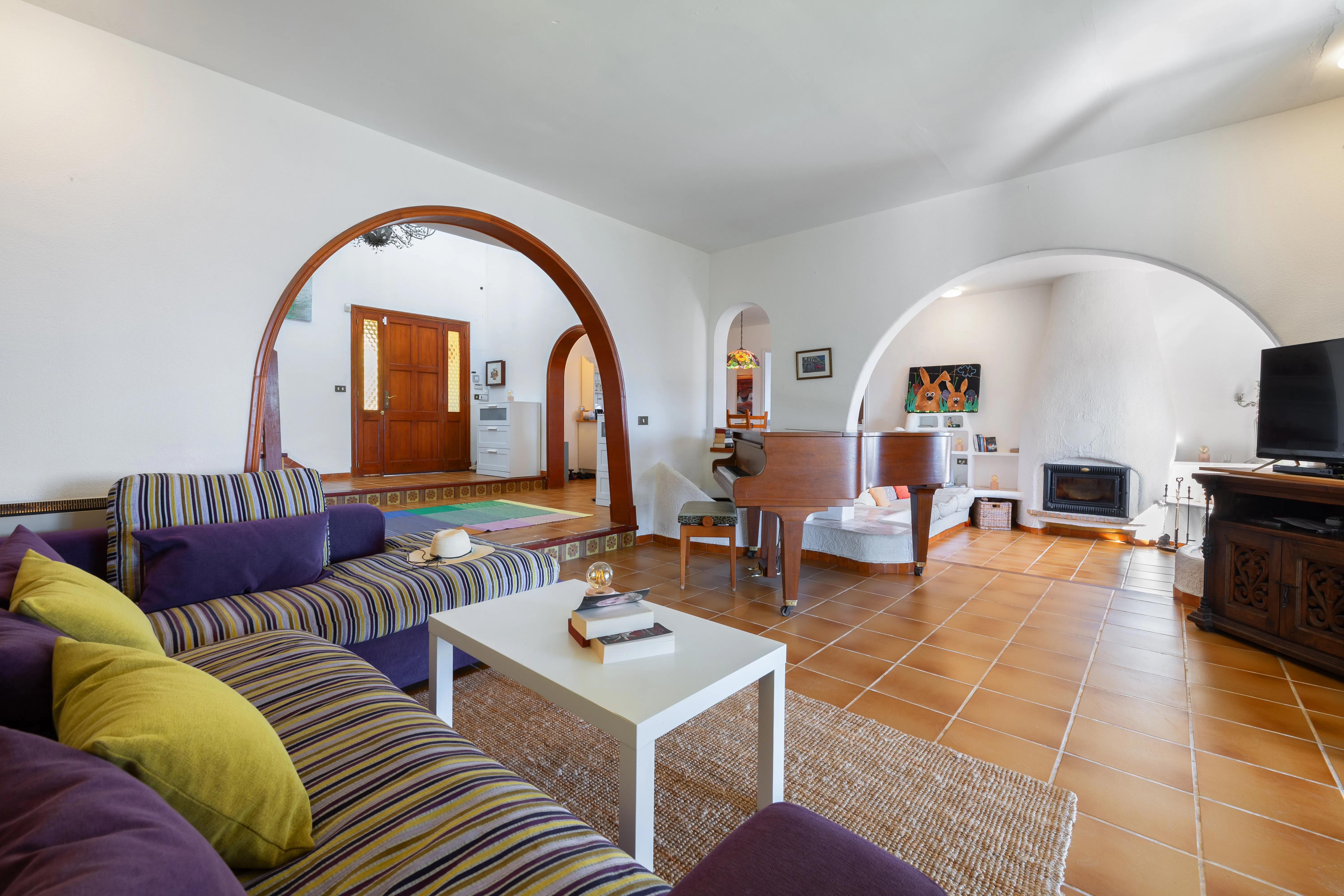 Villa i frontlinjen i Cala Pi med stort potentiale-6