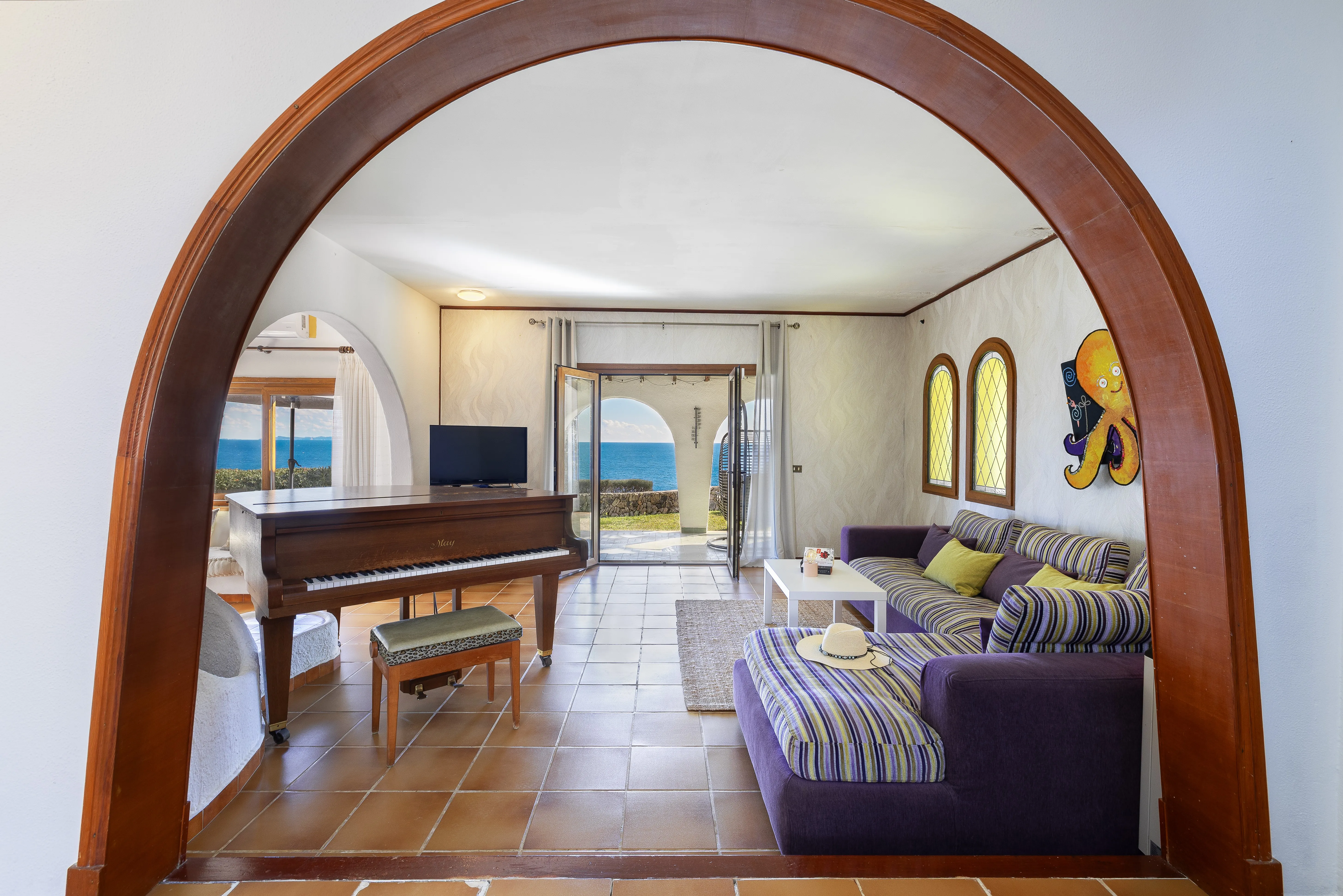 Villa i frontlinjen i Cala Pi med stort potentiale-5