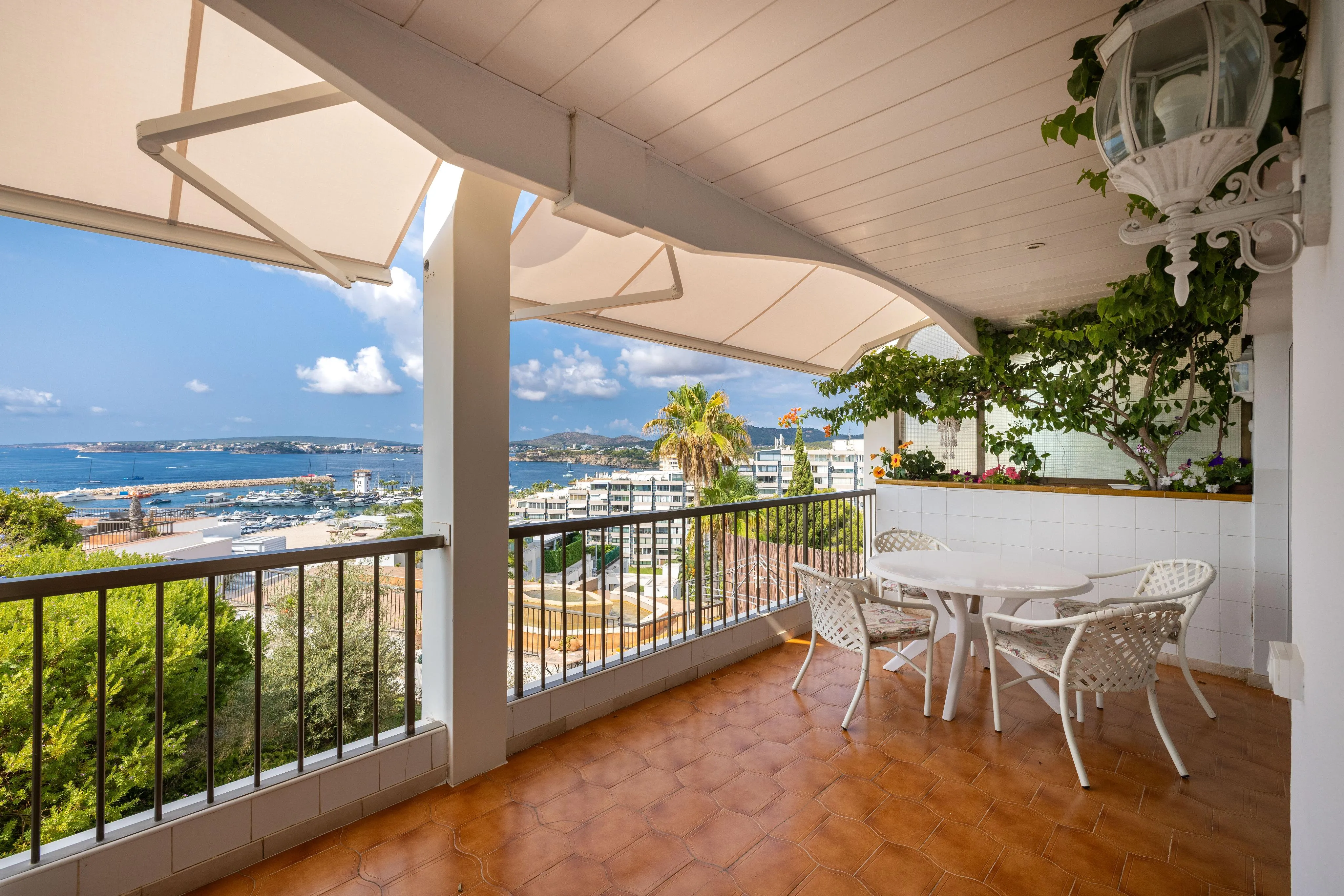 Sea view apartment in Portals-1