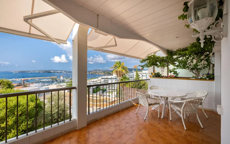 Sea view apartment in Portals