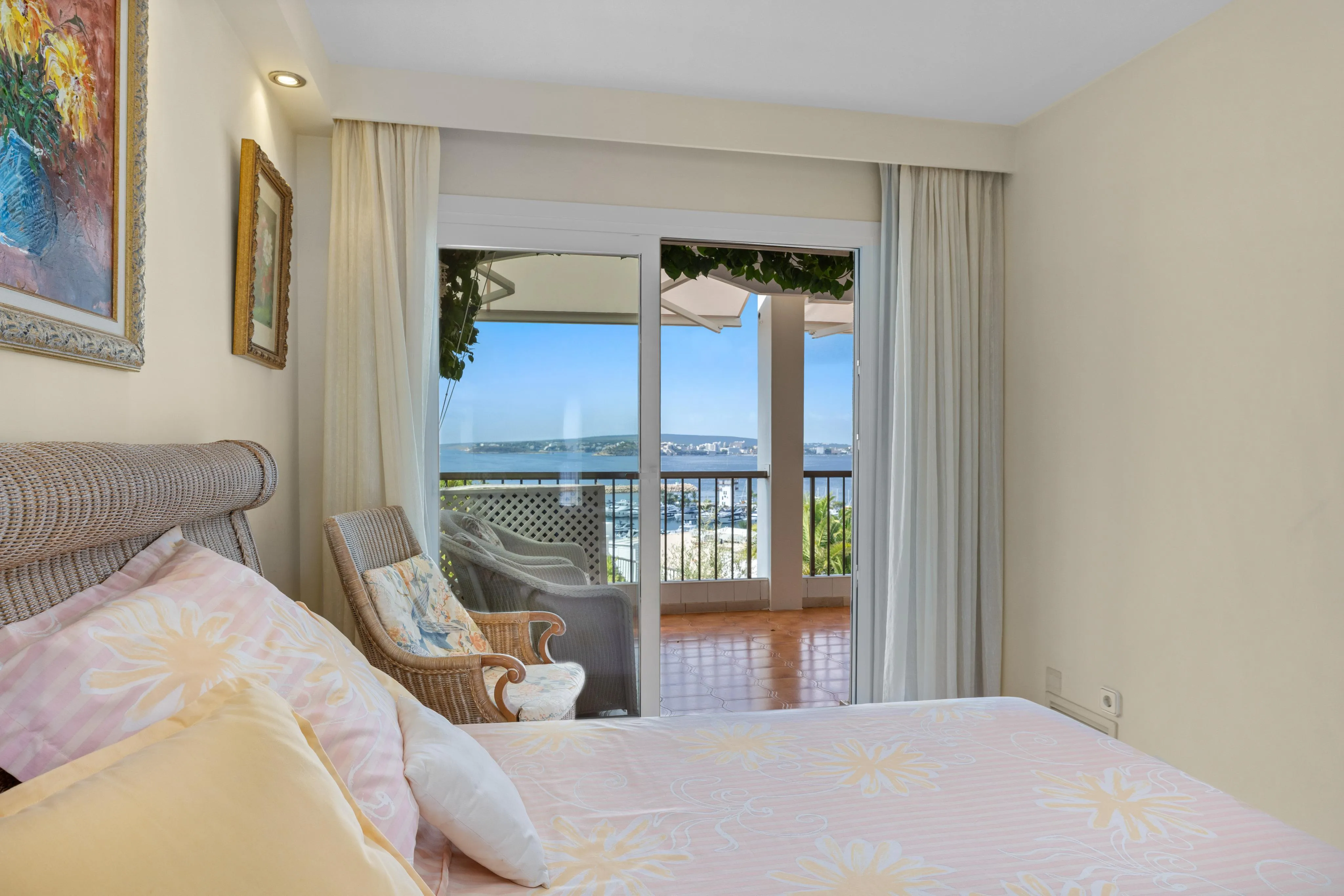 Sea view apartment in Portals-9