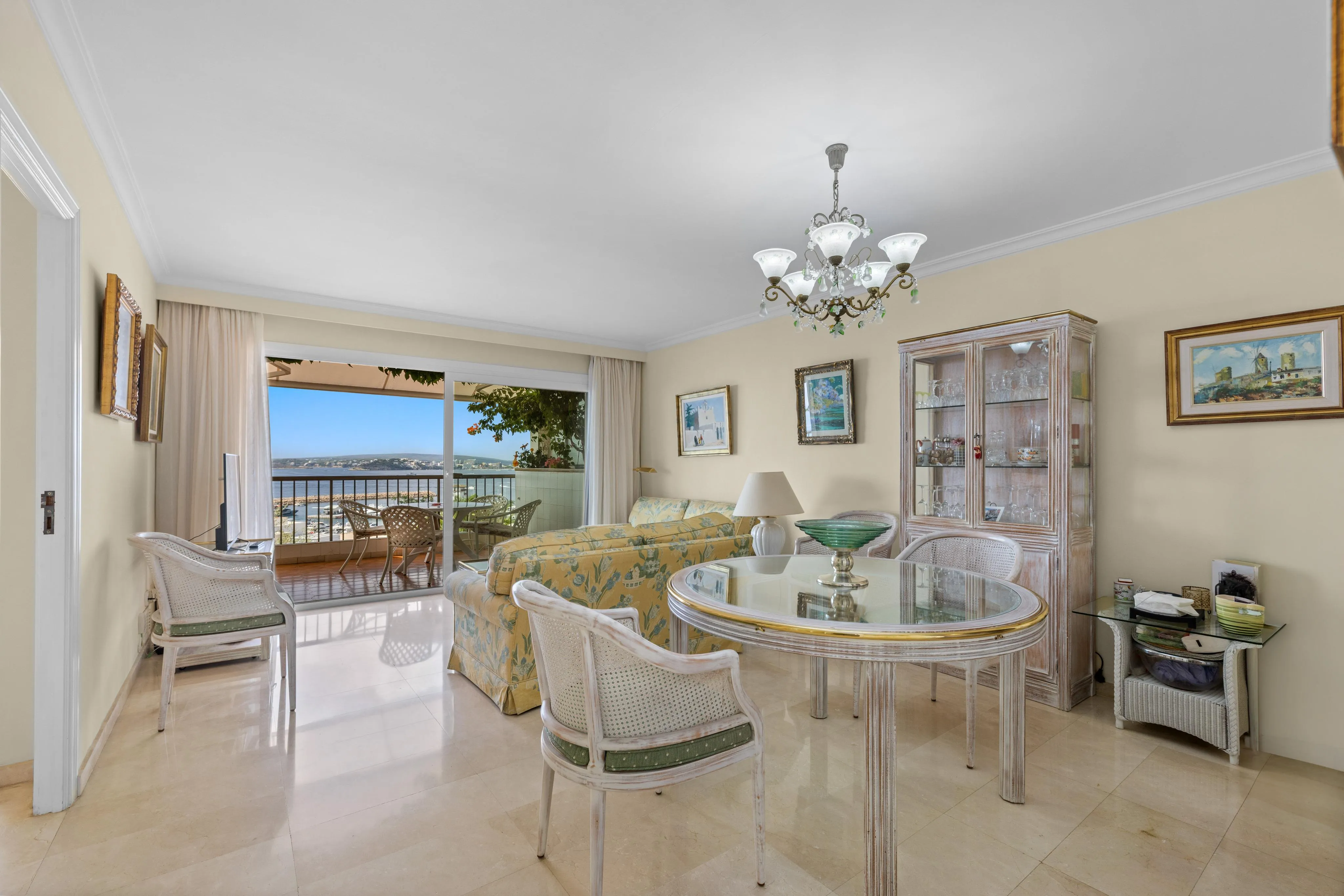 Sea view apartment in Portals-6