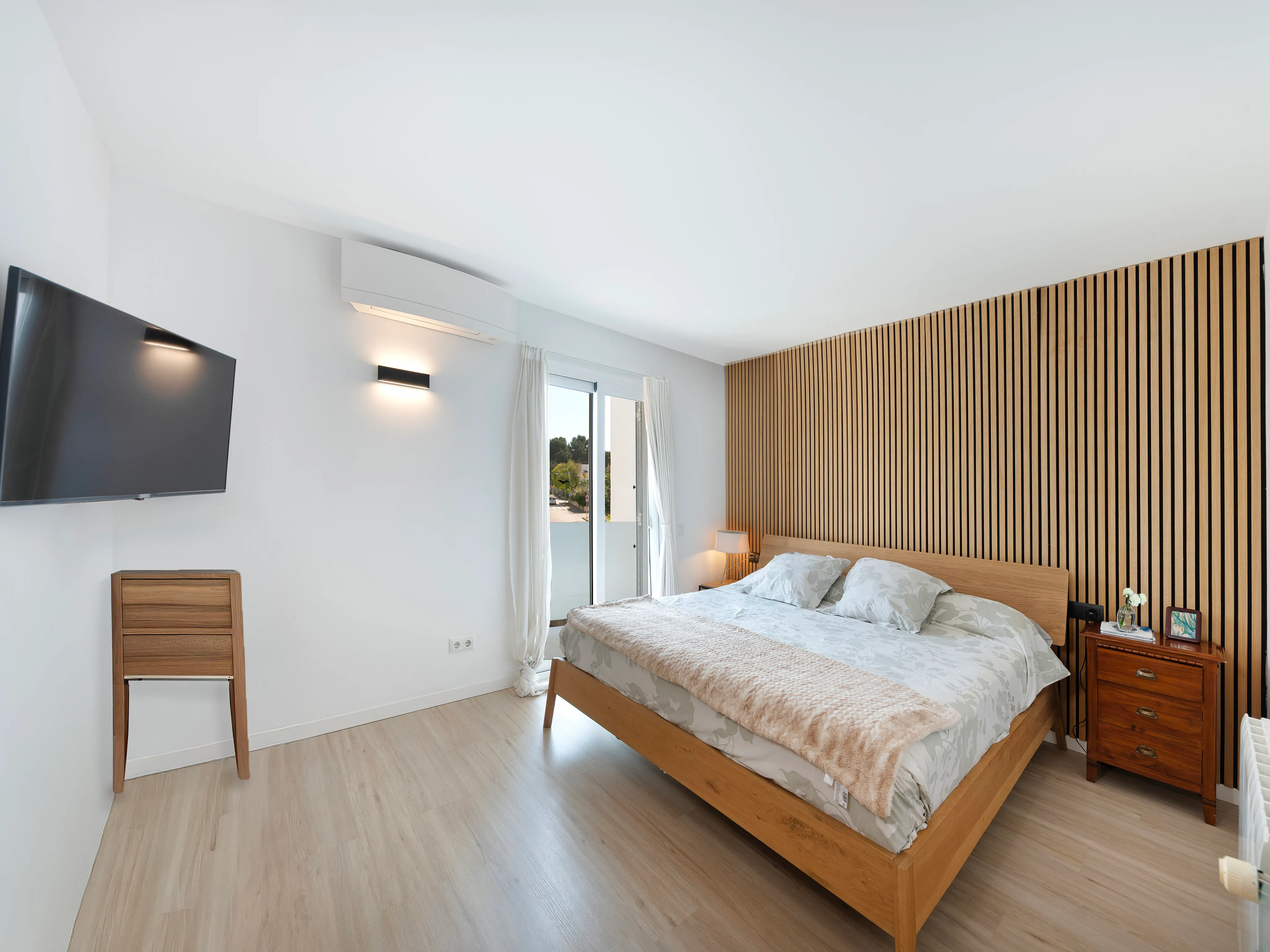 Charming refurbished townhouse in prime Bendinat location-6