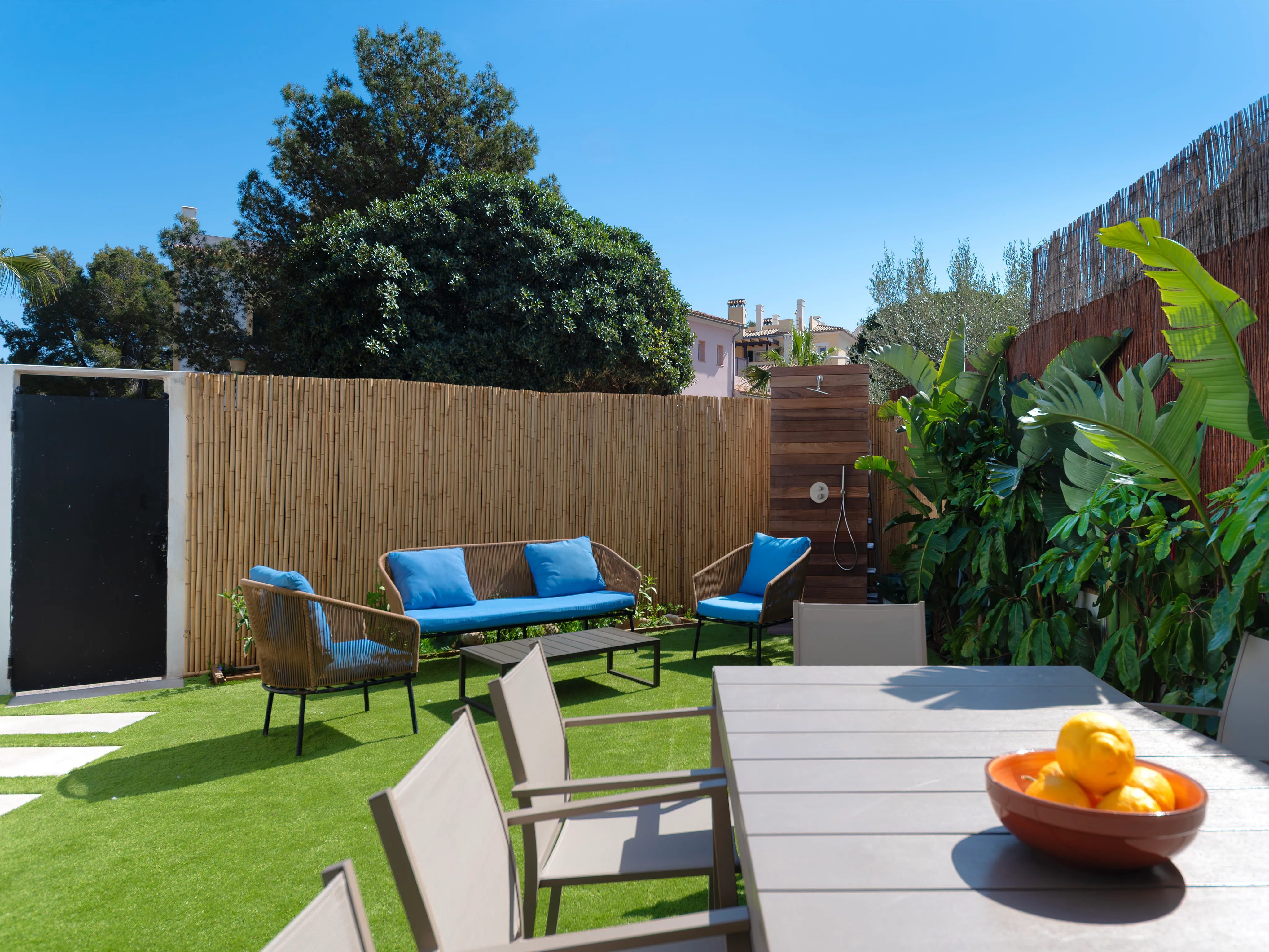 Charming refurbished townhouse in prime Bendinat location-13