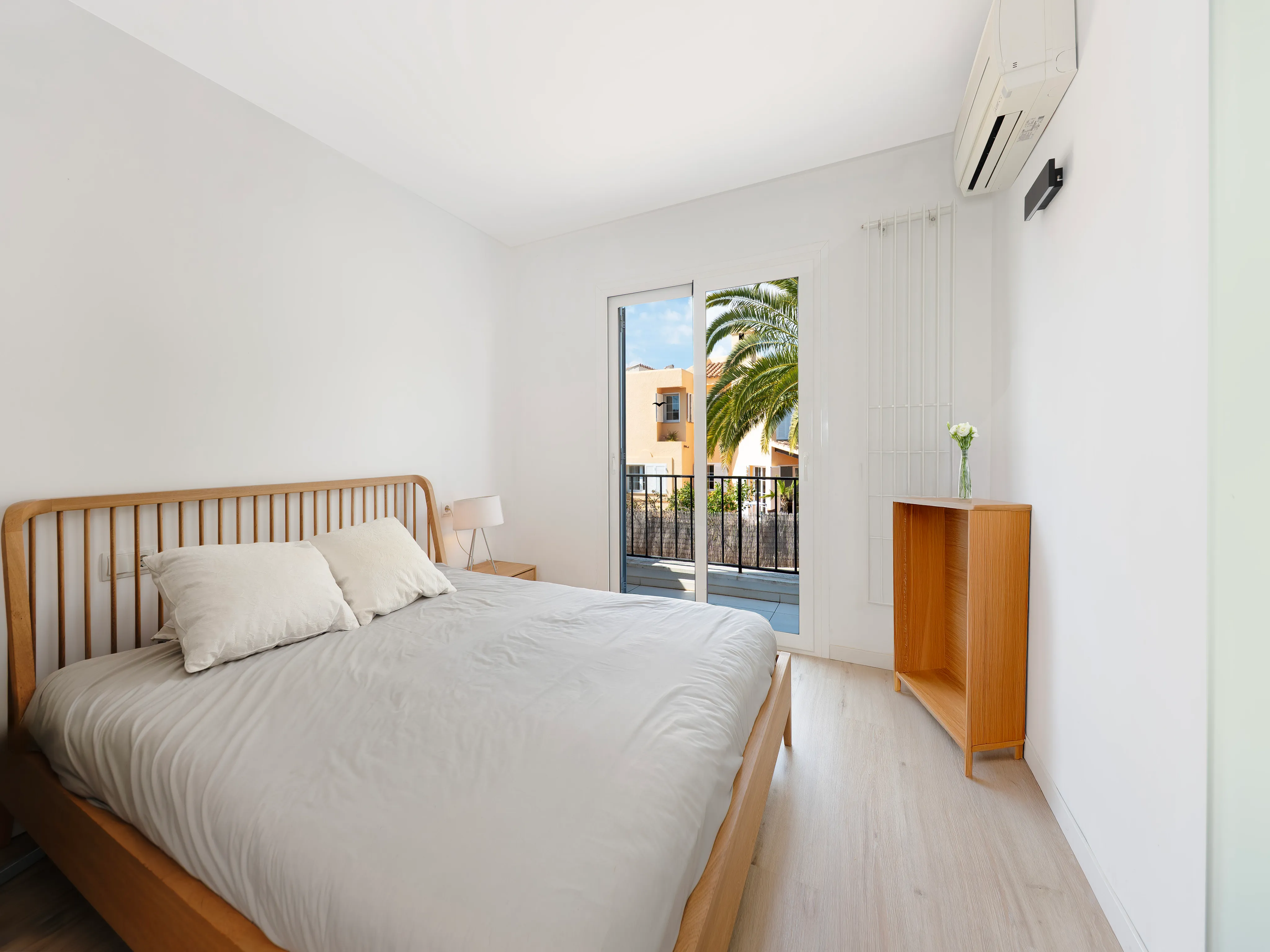 Charming refurbished townhouse in prime Bendinat location-8