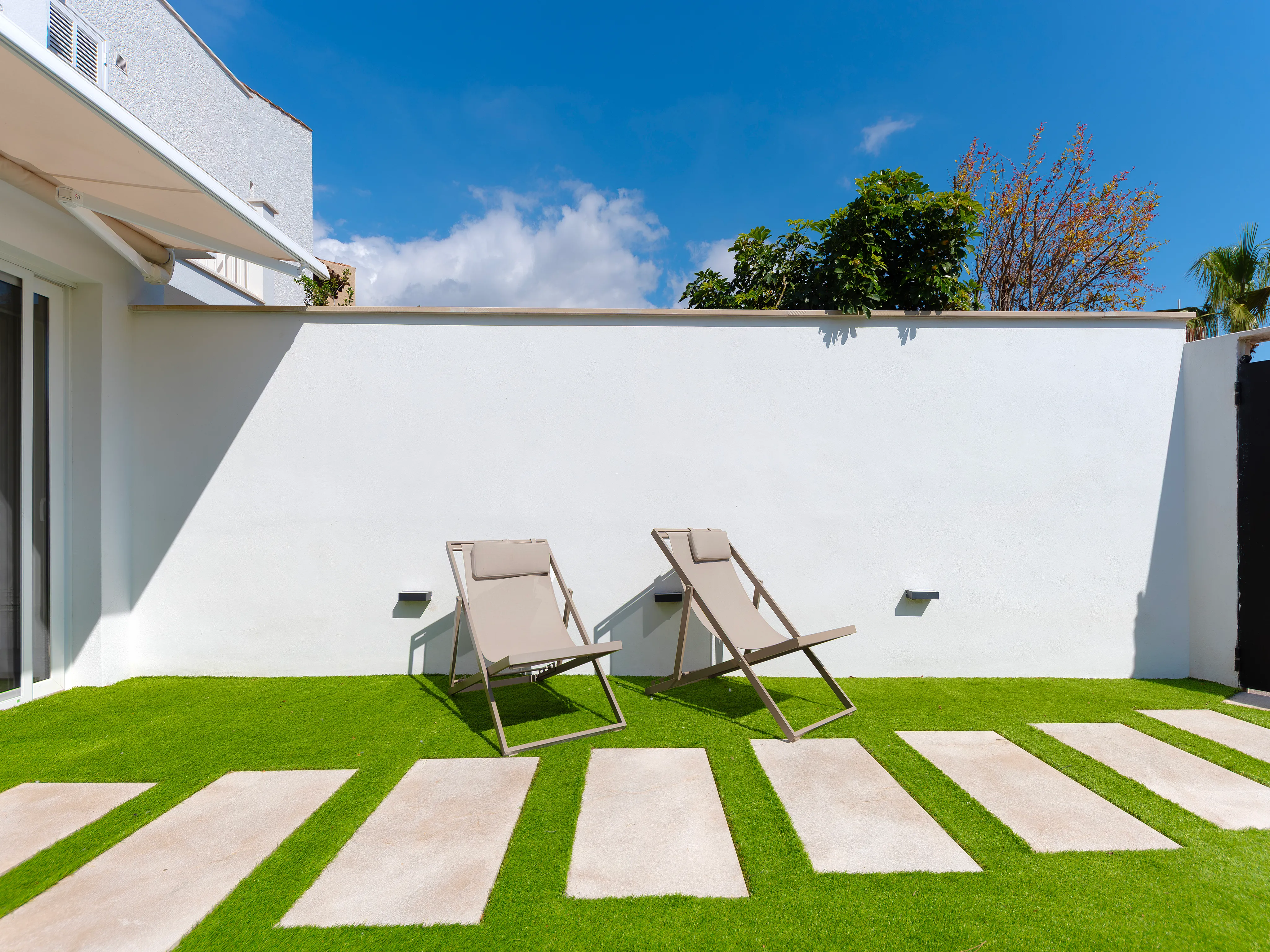 Charming refurbished townhouse in prime Bendinat location-14