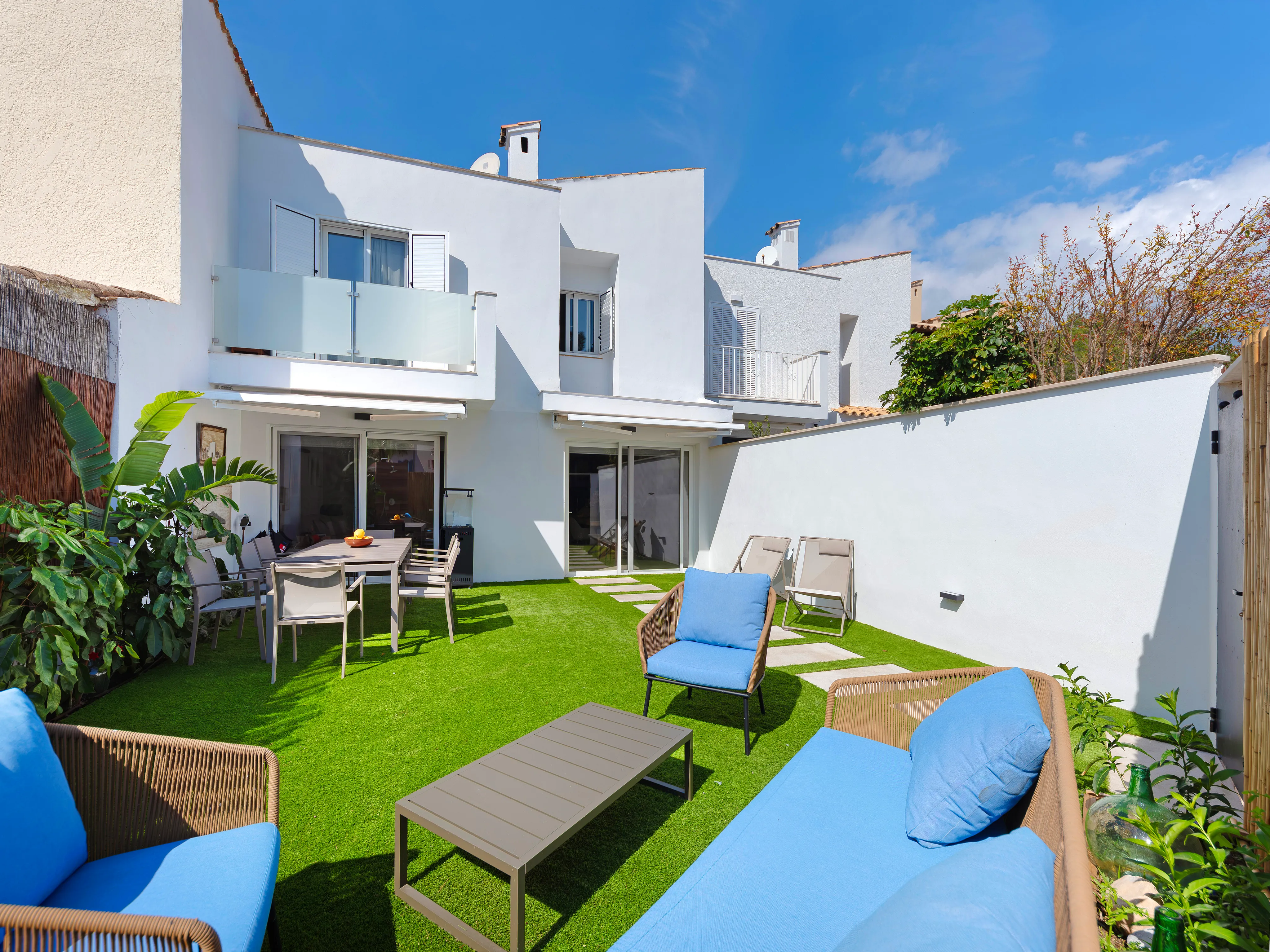 Charming refurbished townhouse in prime Bendinat location-15