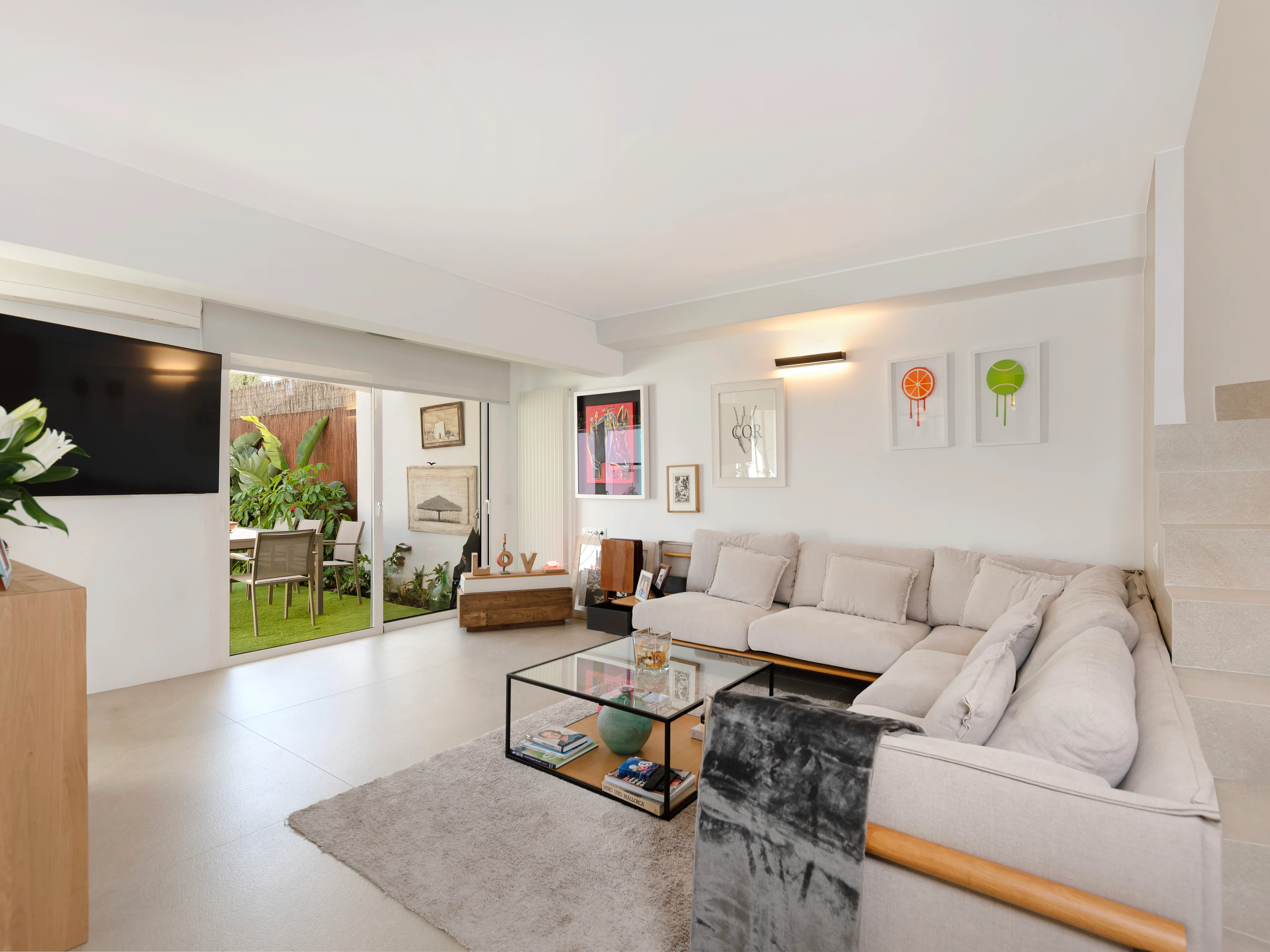 Charming refurbished townhouse in prime Bendinat location-3