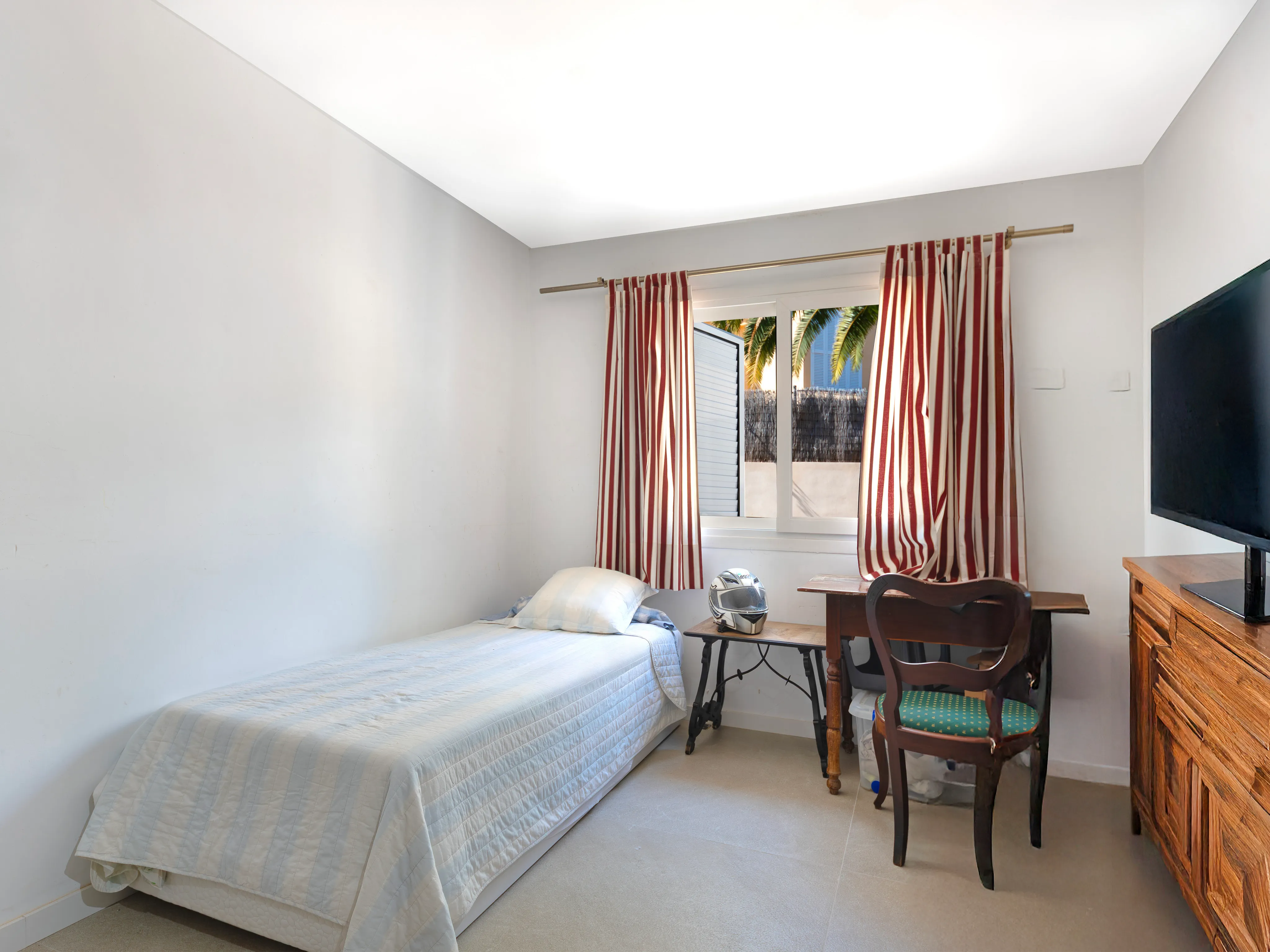 Charming refurbished townhouse in prime Bendinat location-10