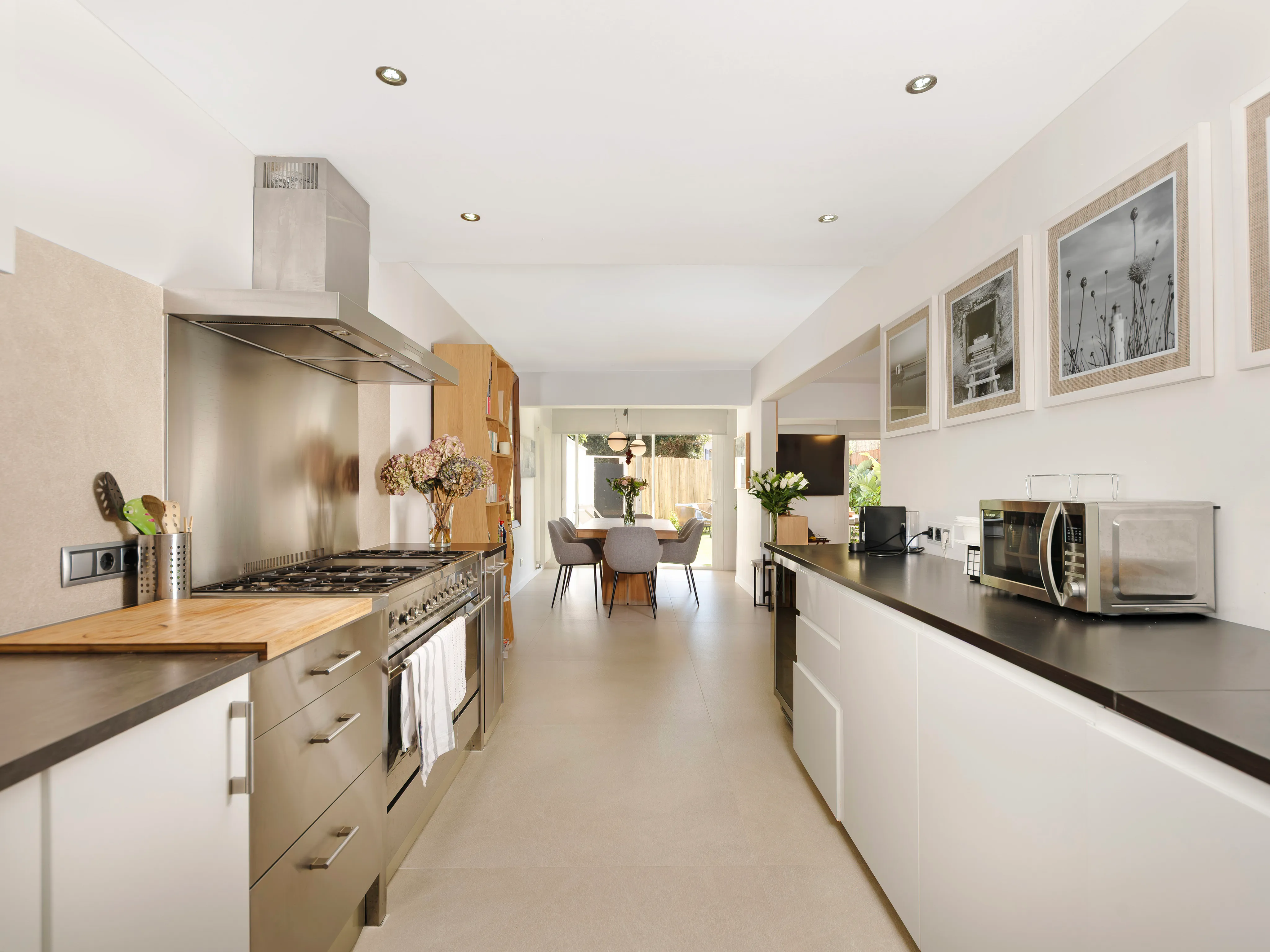 Charming refurbished townhouse in prime Bendinat location-4