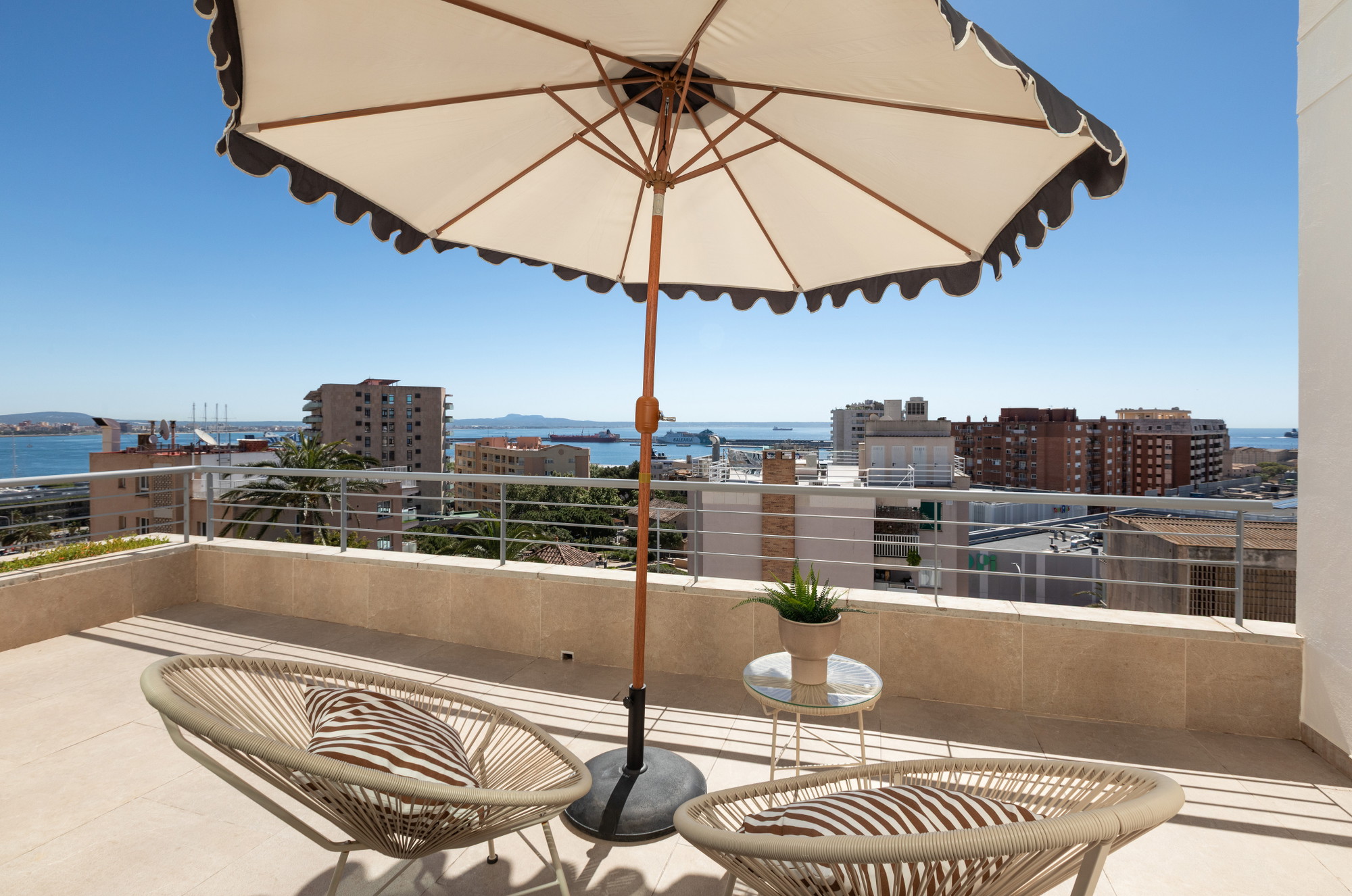 Stylish duplex with spacious terraces & exceptional atmosphere