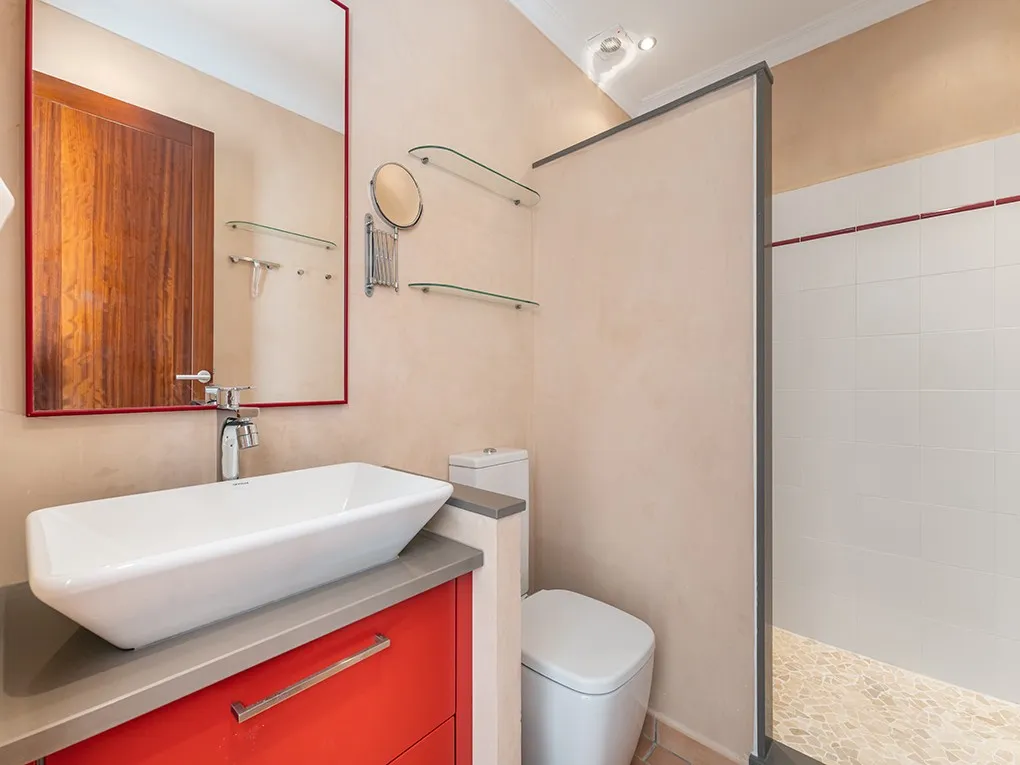 Spacious finca with far-reaching views to the sea-11